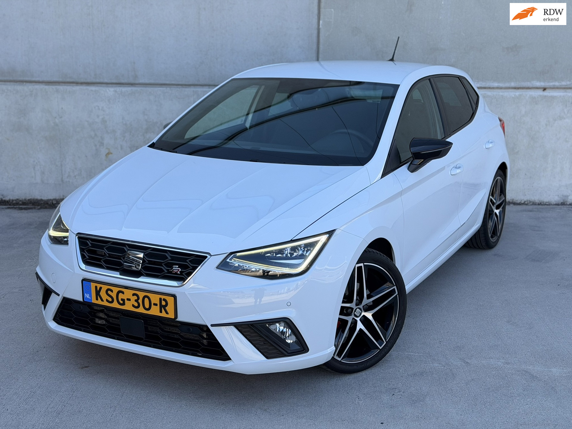 Seat Ibiza 1.0 TSI FR DSG Camera Beats LED Carplay Keyless 2019 - voorkant