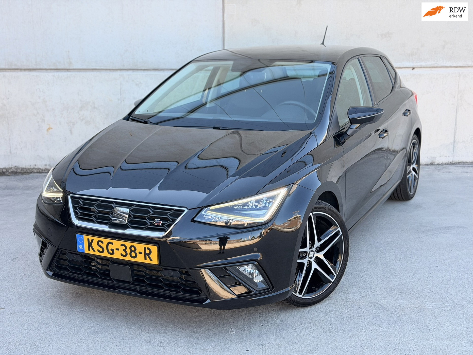 Seat Ibiza 1.0 TSI FR Camera Beats LED Carplay Keyless ACC 2018 - voorkant