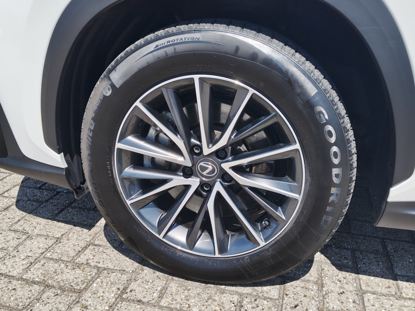 Foto van Lexus Lexus Nx450h+