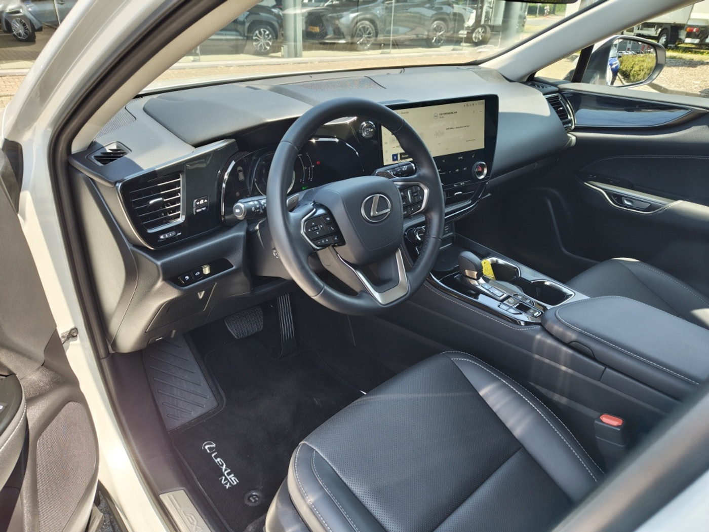 Foto van Lexus Lexus Nx450h+