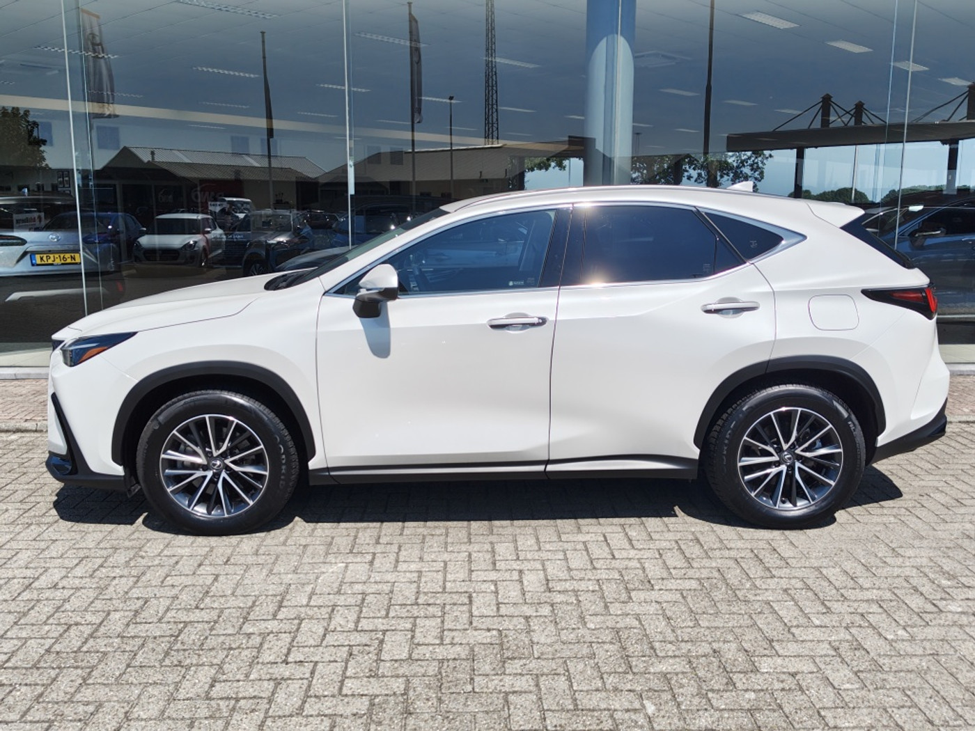 Foto van Lexus Lexus Nx450h+