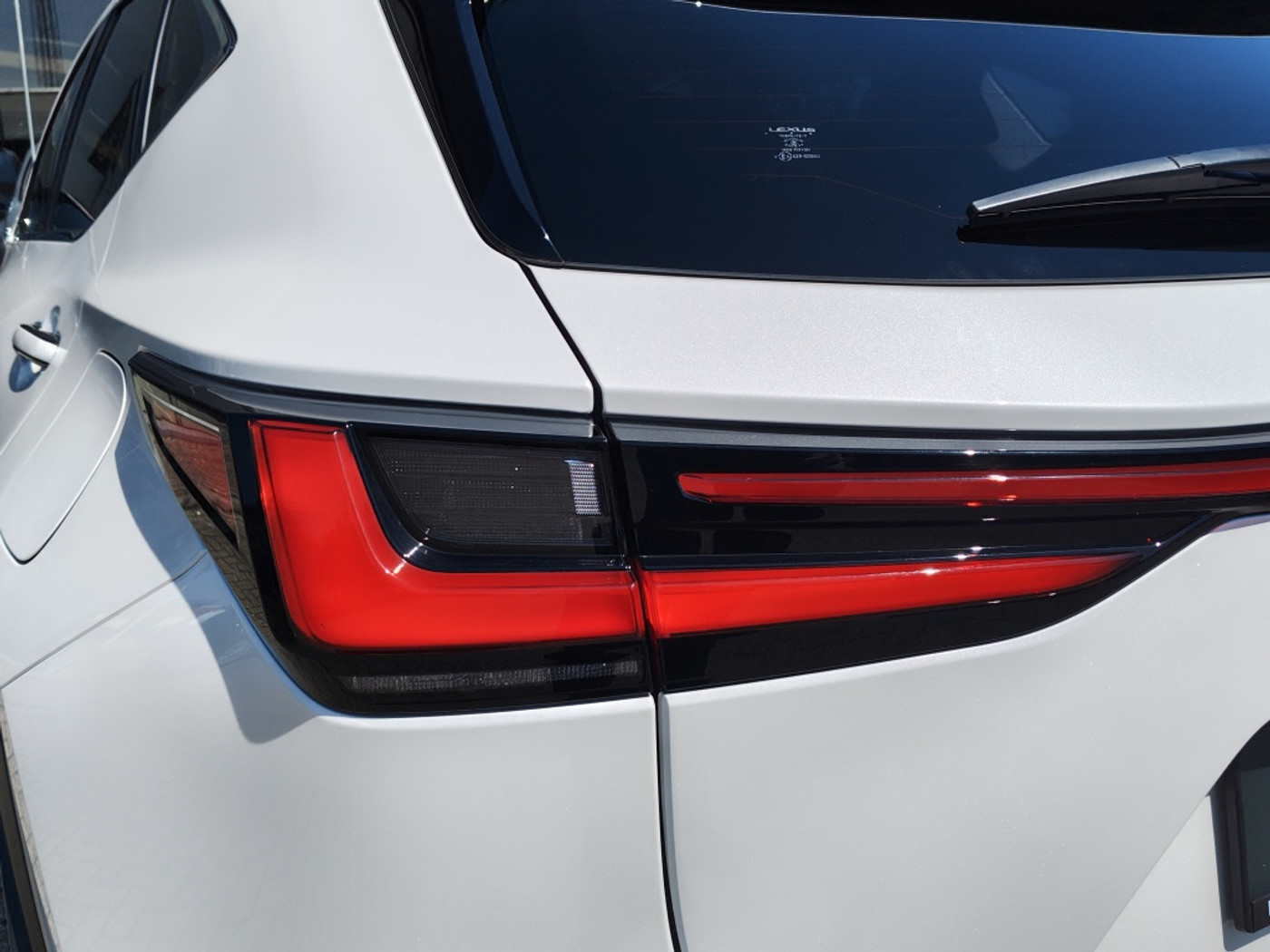 Foto van Lexus Lexus Nx450h+