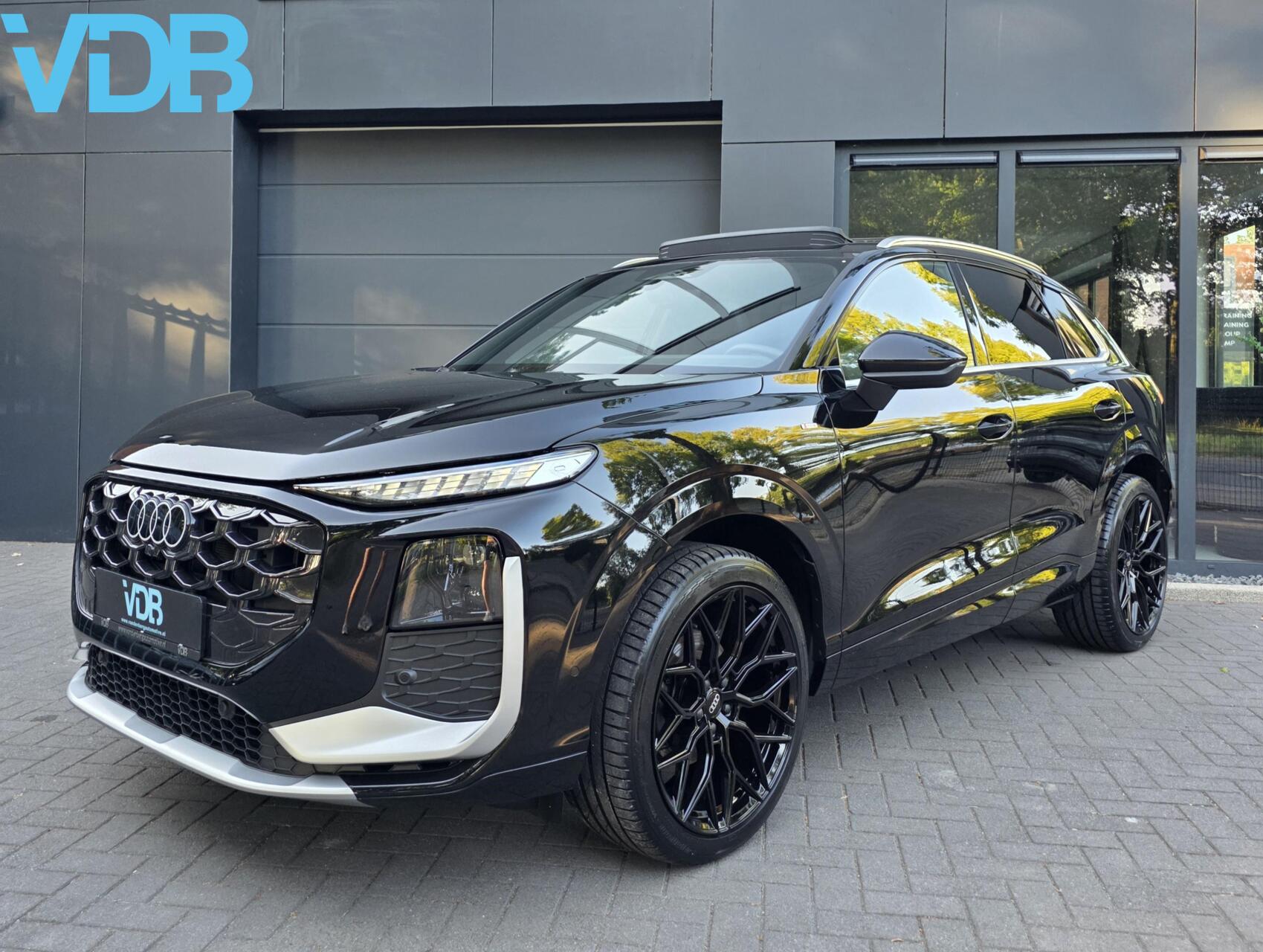 Audi Q3 35 TFSI S-Line PANO SFEER LEDER MATRIX BOMVOL BTW!! 2025 - voorkant