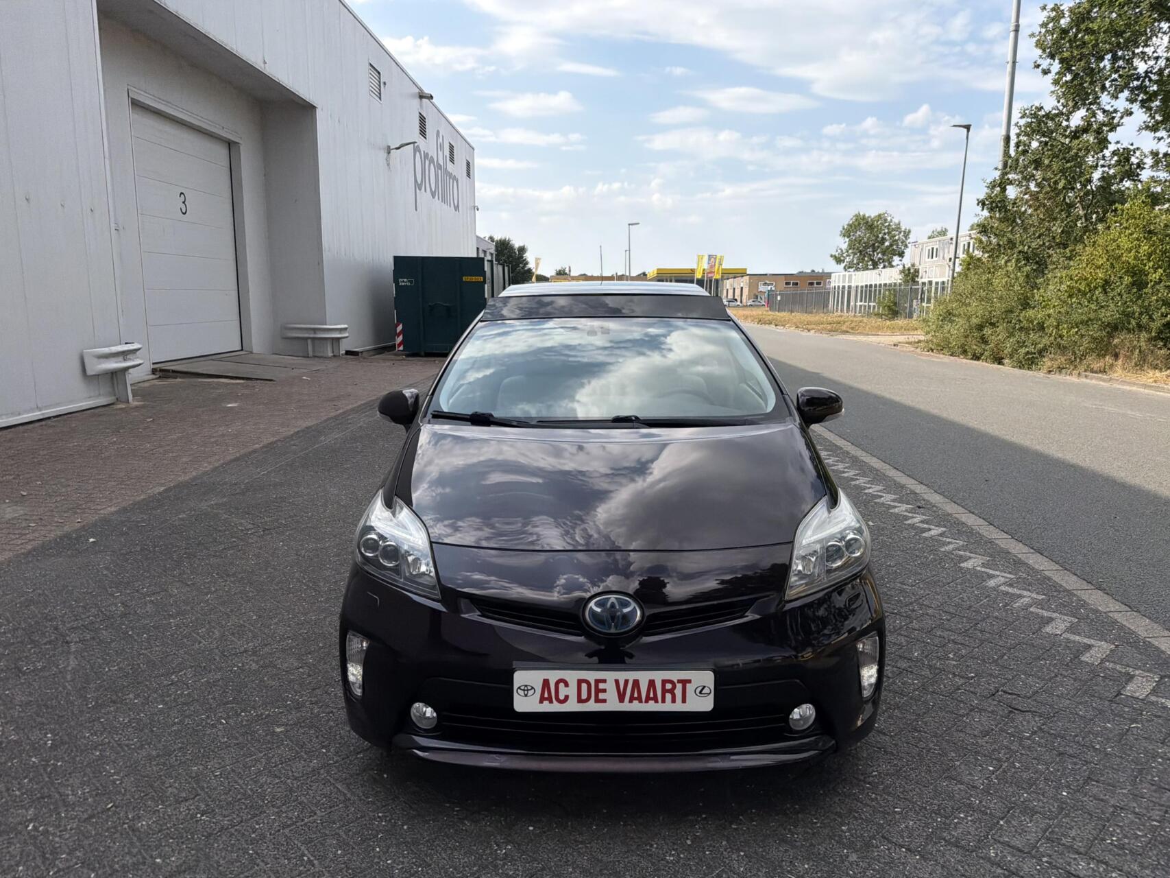 Toyota Toyota Prius 1.8 Executive Business - NAVI/CAM/LEER/JBL/NAP 2012 - voorkant