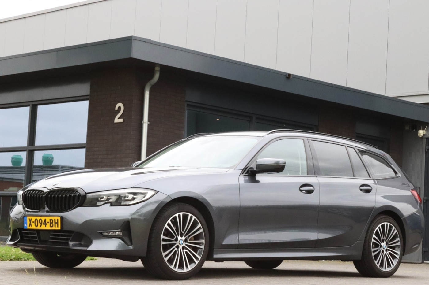 BMW 330i 330i G21 Sport Line ACC 18 inch 2020 - voorkant