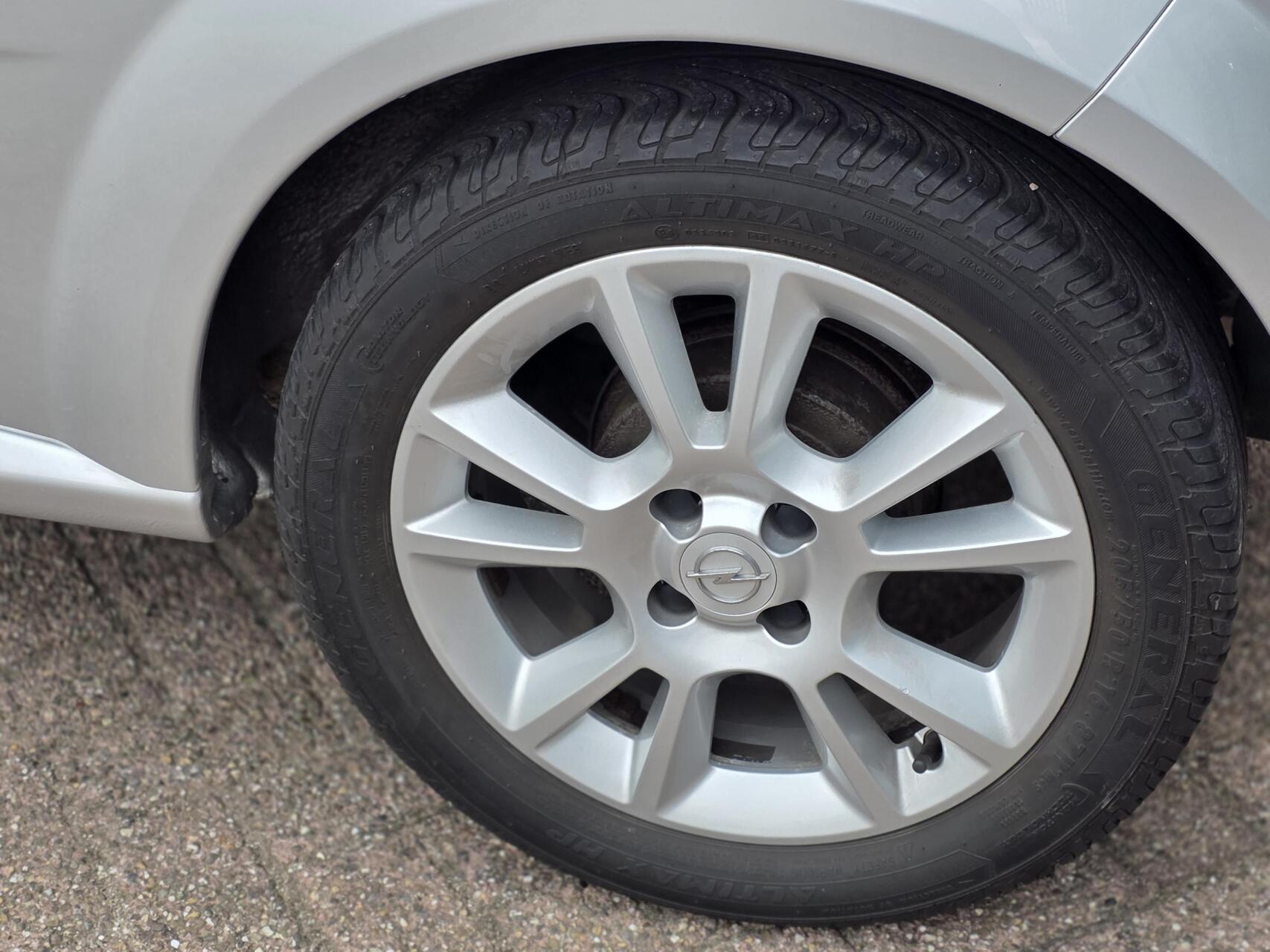 Foto van Opel Tigra Twintop