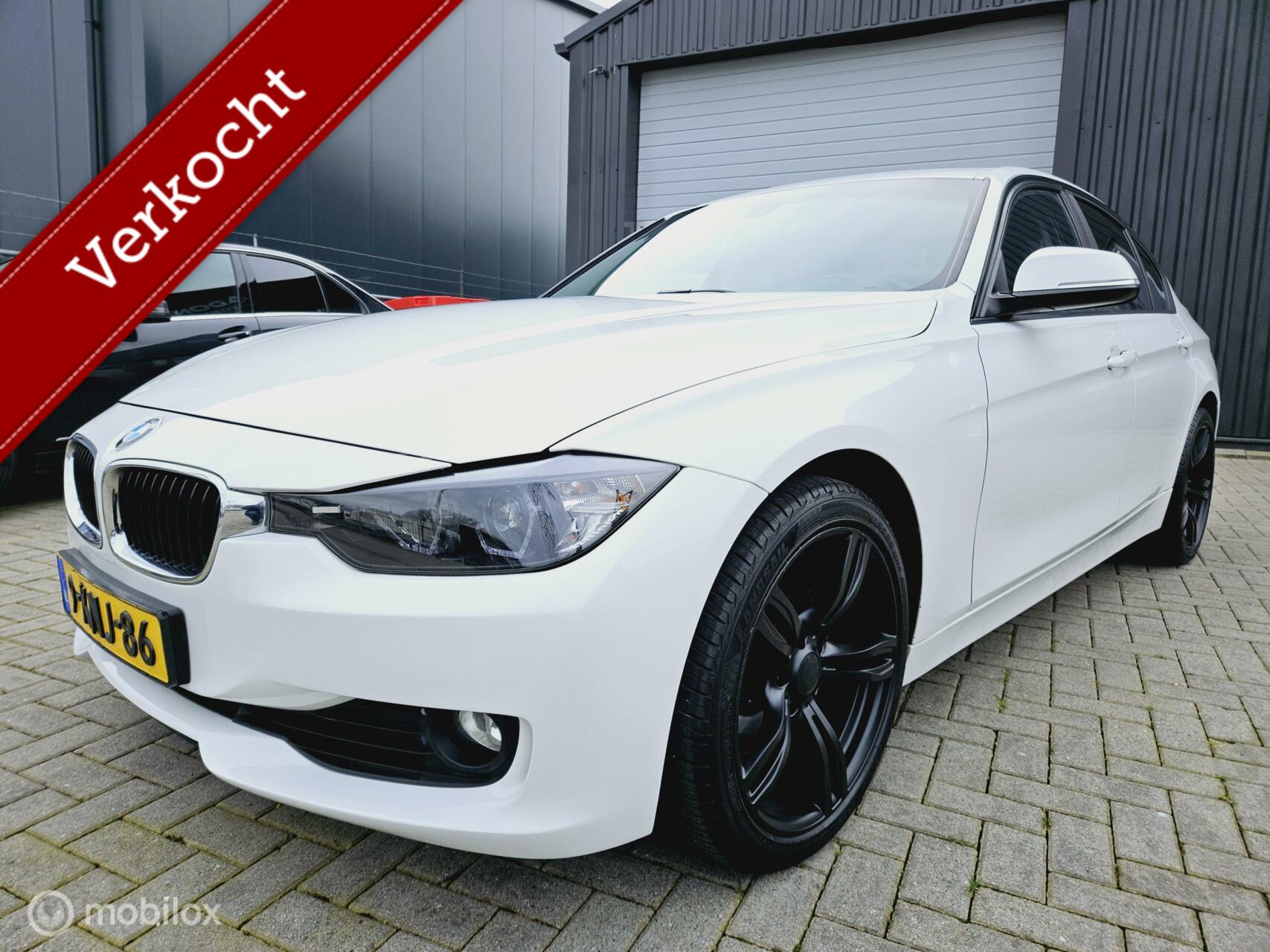BMW 3-serie 328i Upgrade Edition MET REVISIE MOTOR 300KM gereden 2012 - voorkant