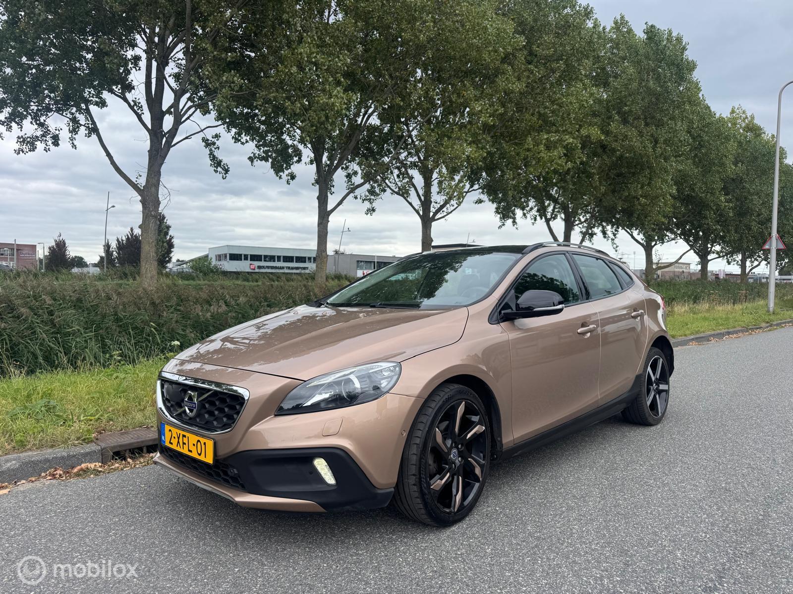 Volvo V40 Cross Country 1.6 T4 Summum 2014 - voorkant