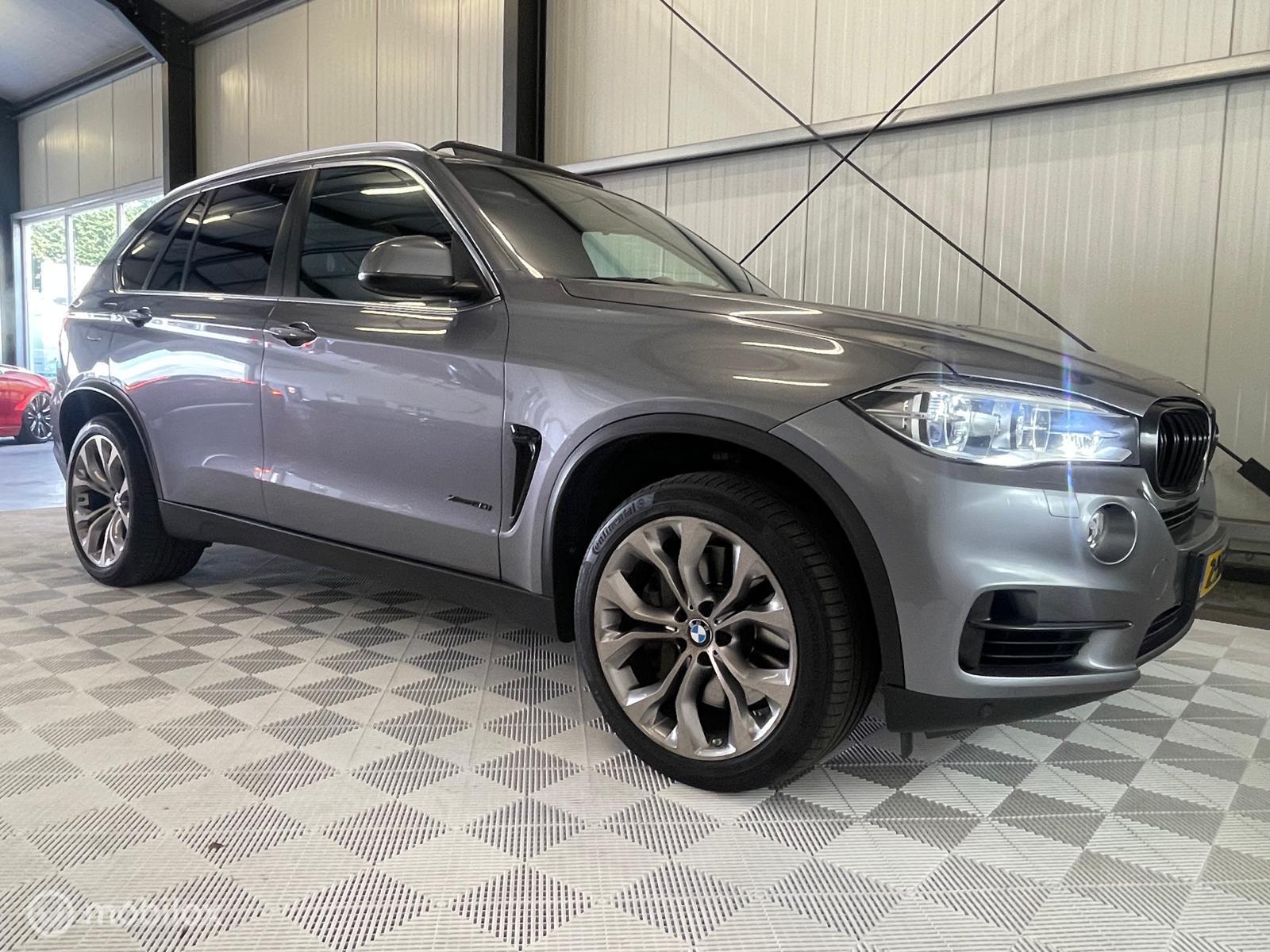 Foto van BMW X5 Xdrive50i