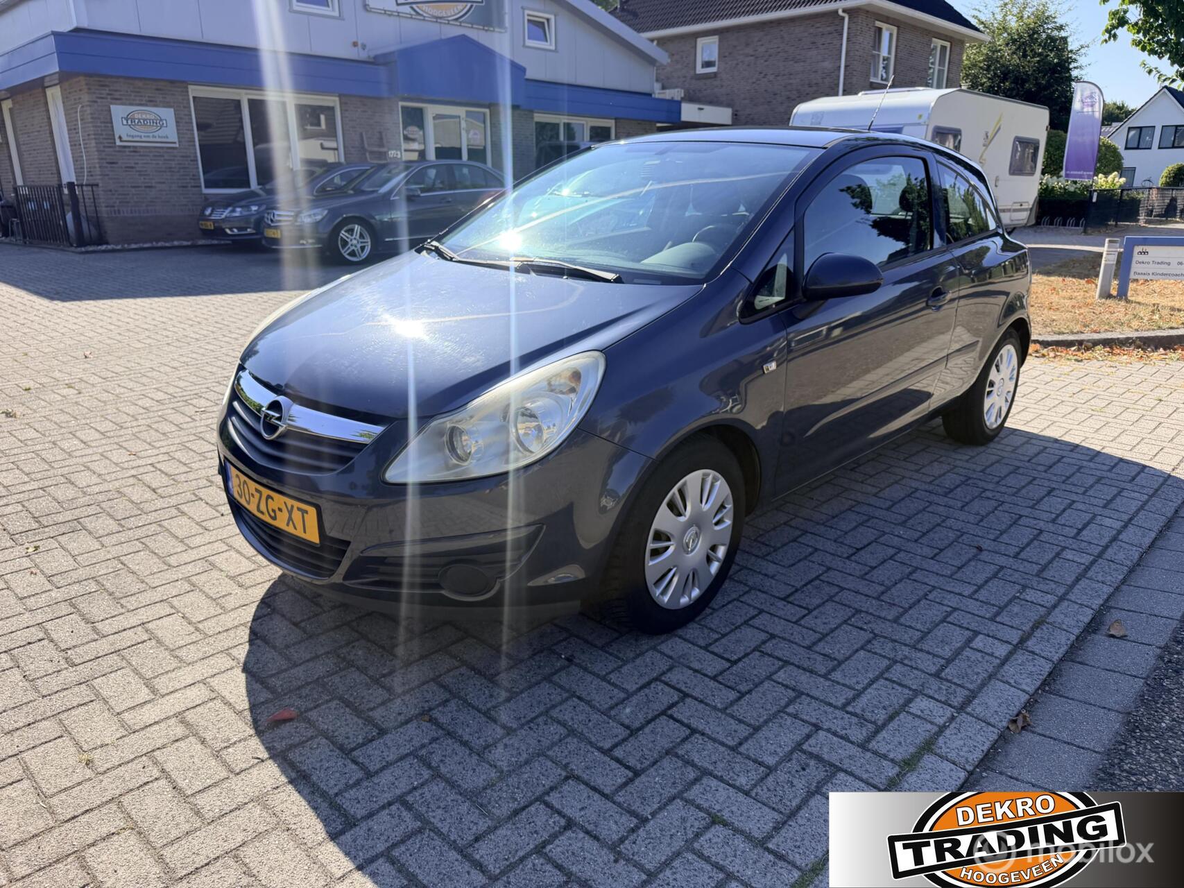 Opel Corsa 1.4-16V Business 2008 - voorkant