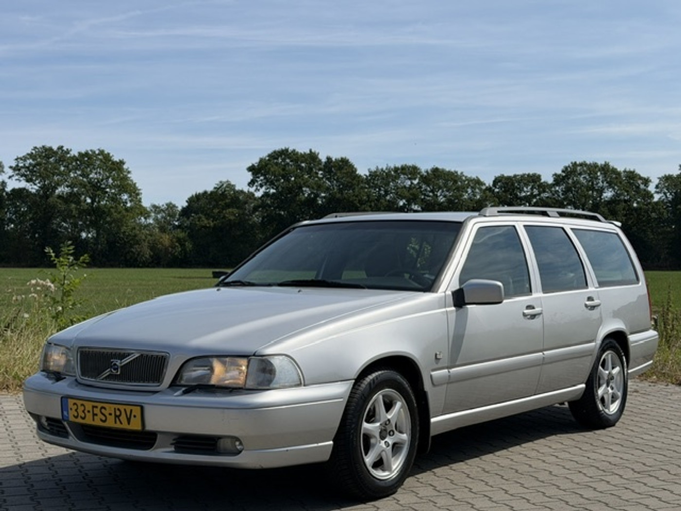 Volvo V70 2.4 170PK AUT CLASSIC BJ2000 7 PERS SPOIL STL VERW 2000 - voorkant