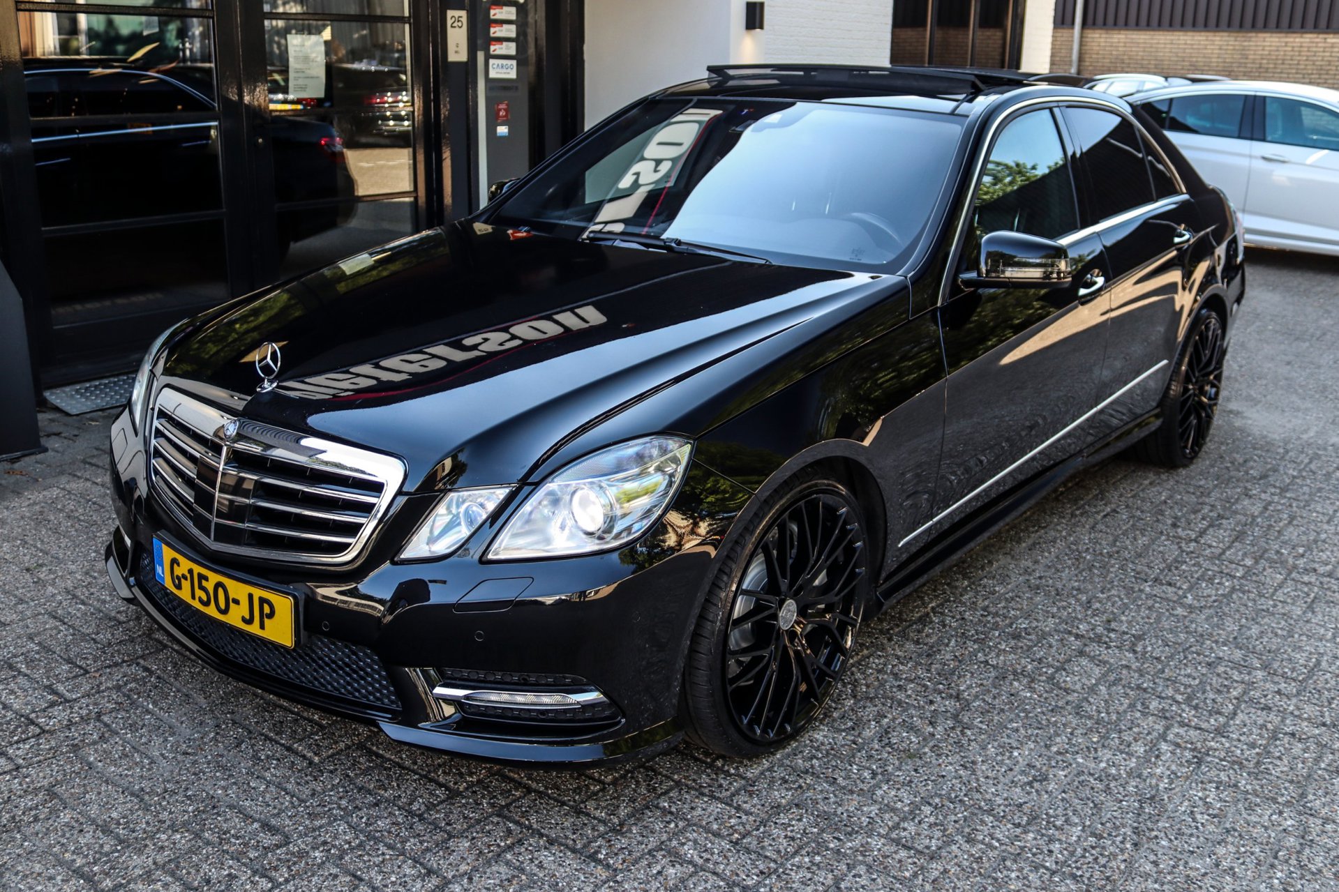 Foto van Mercedes-Benz E 500