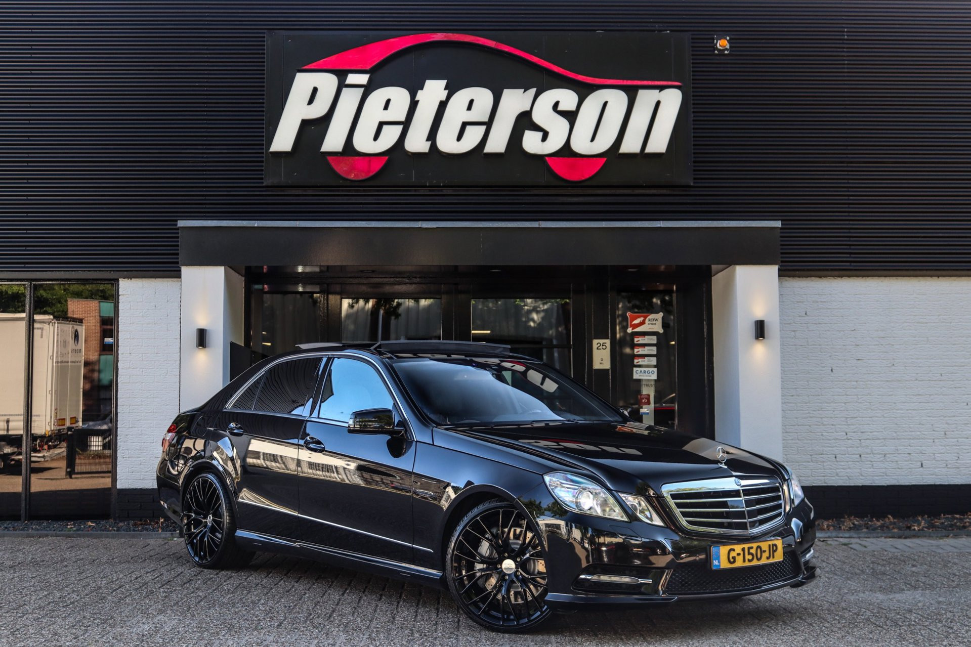 Mercedes-Benz E 500 500 AMG PANO ALCANTARA H&K ACC VOL 2012 - voorkant
