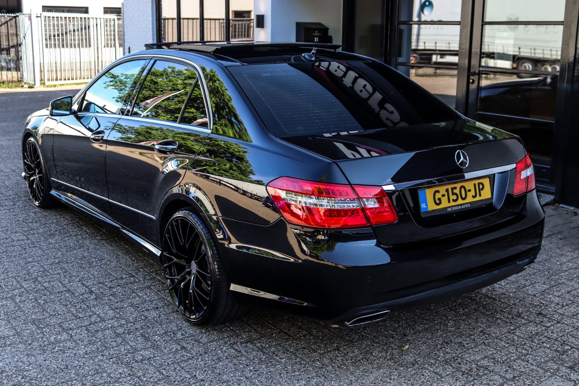 Foto van Mercedes-Benz E 500