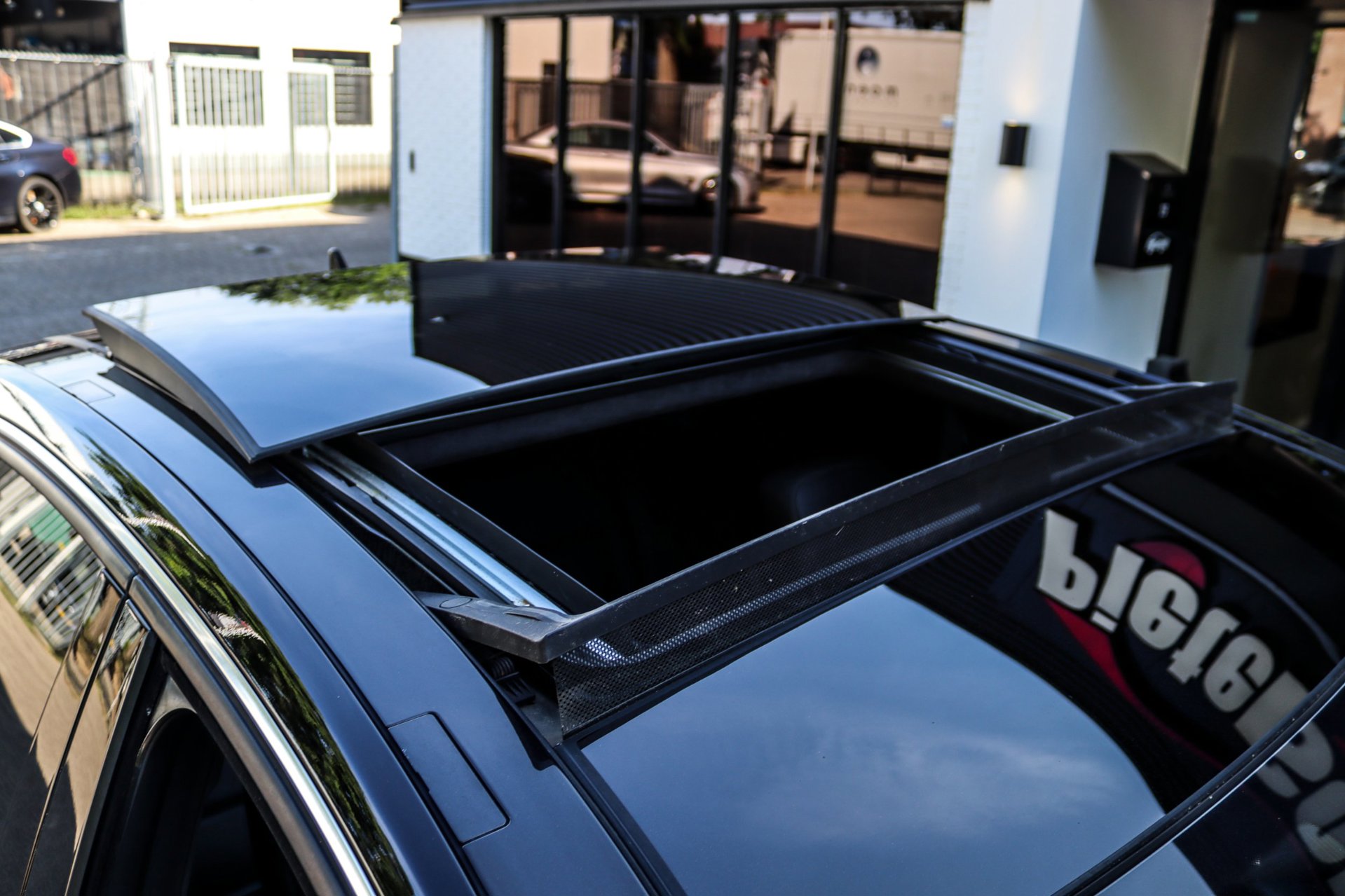 Foto van Mercedes-Benz E 500
