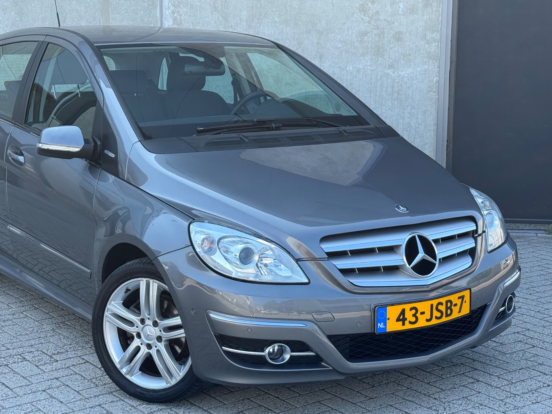 Foto van Mercedes-Benz B 180