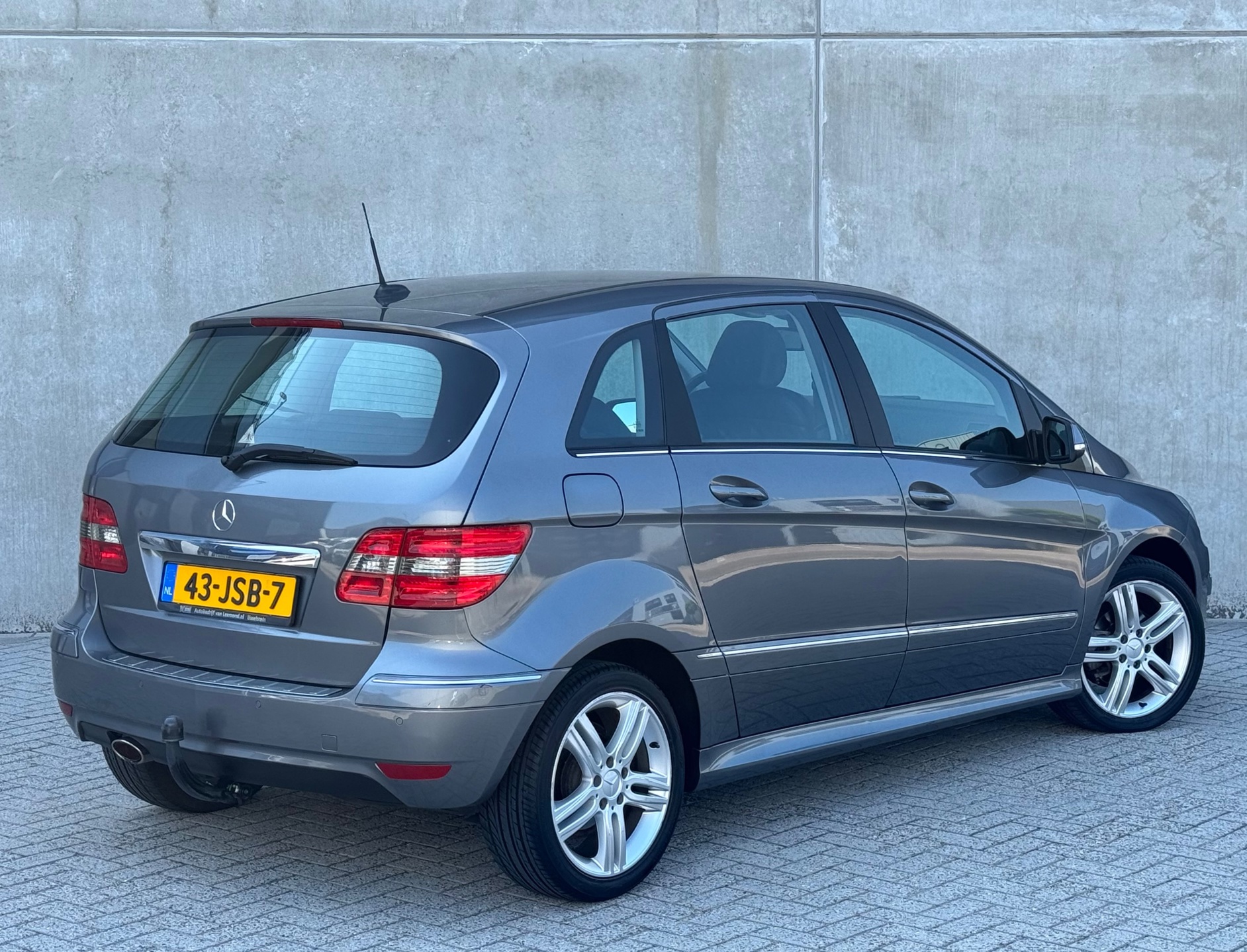 Foto van Mercedes-Benz B 180