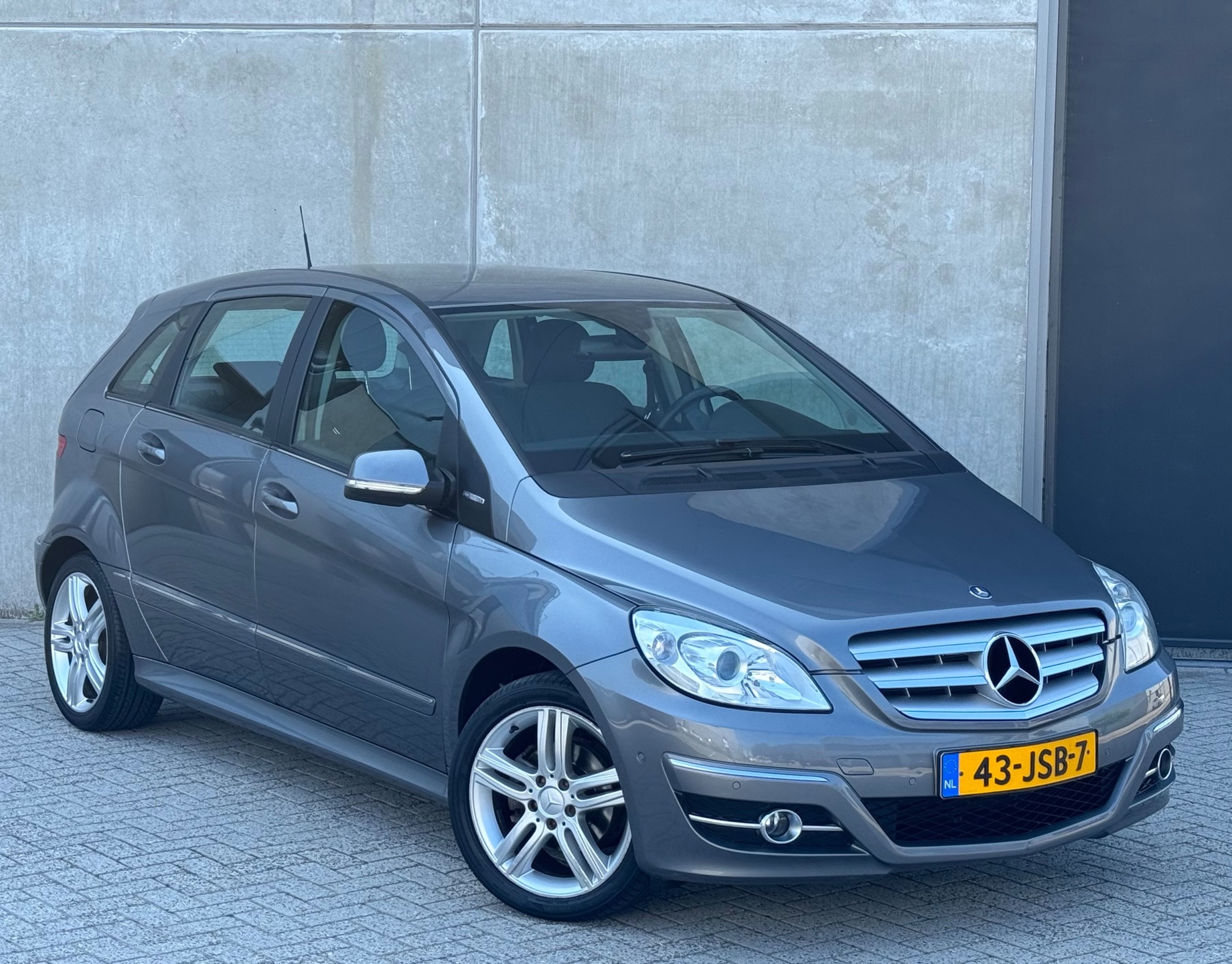 Foto van Mercedes-Benz B 180