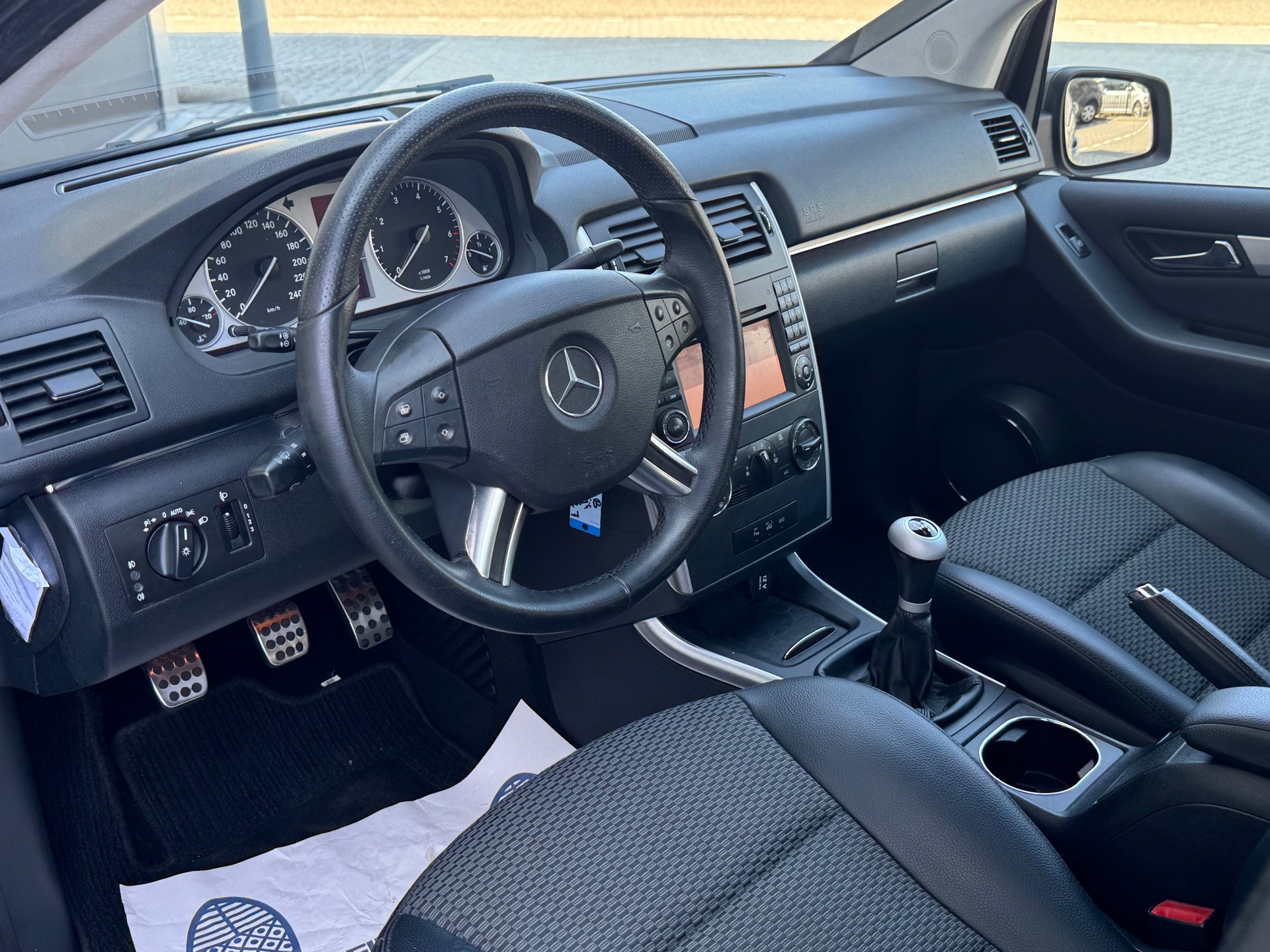 Foto van Mercedes-Benz B 180