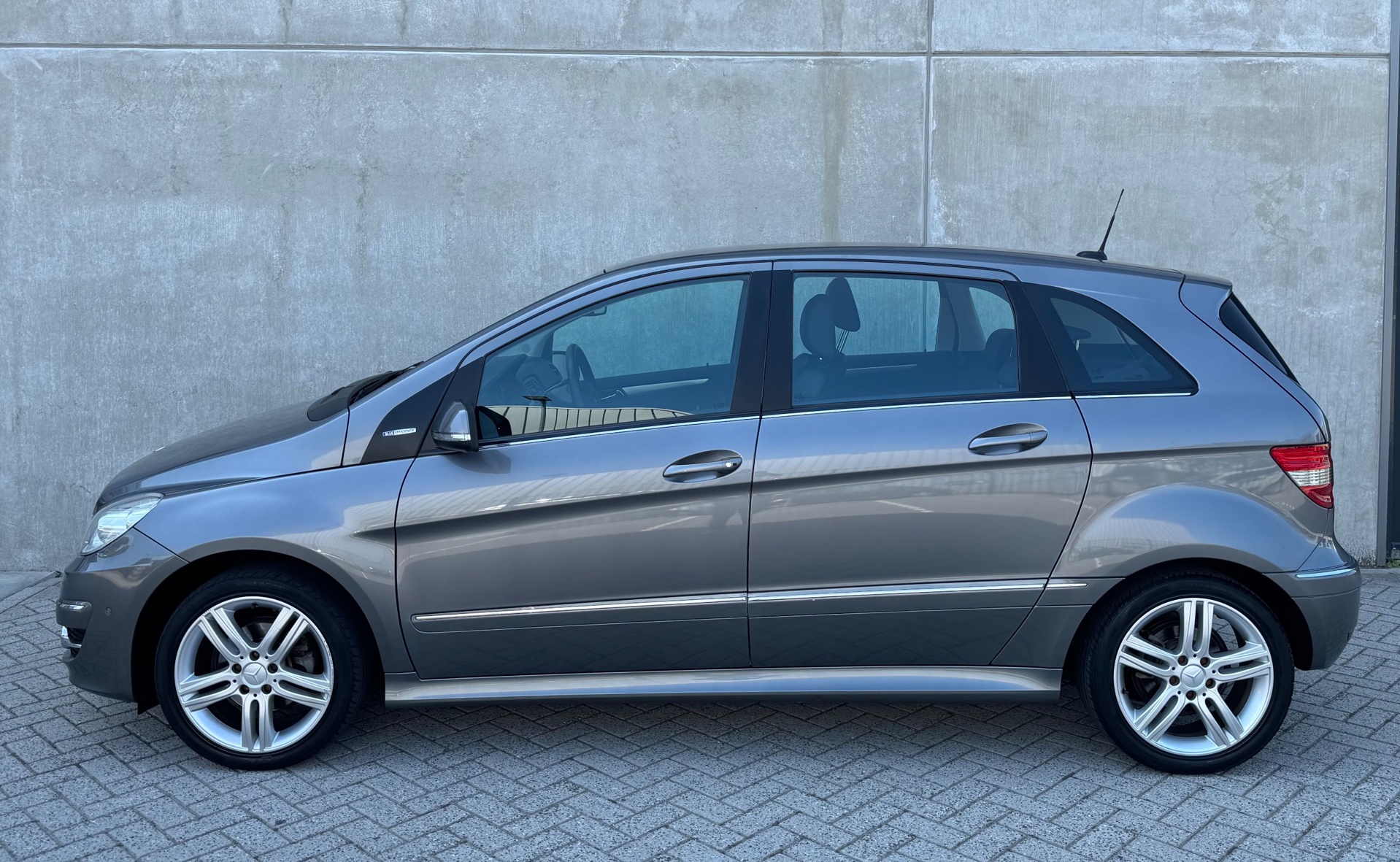 Foto van Mercedes-Benz B 180