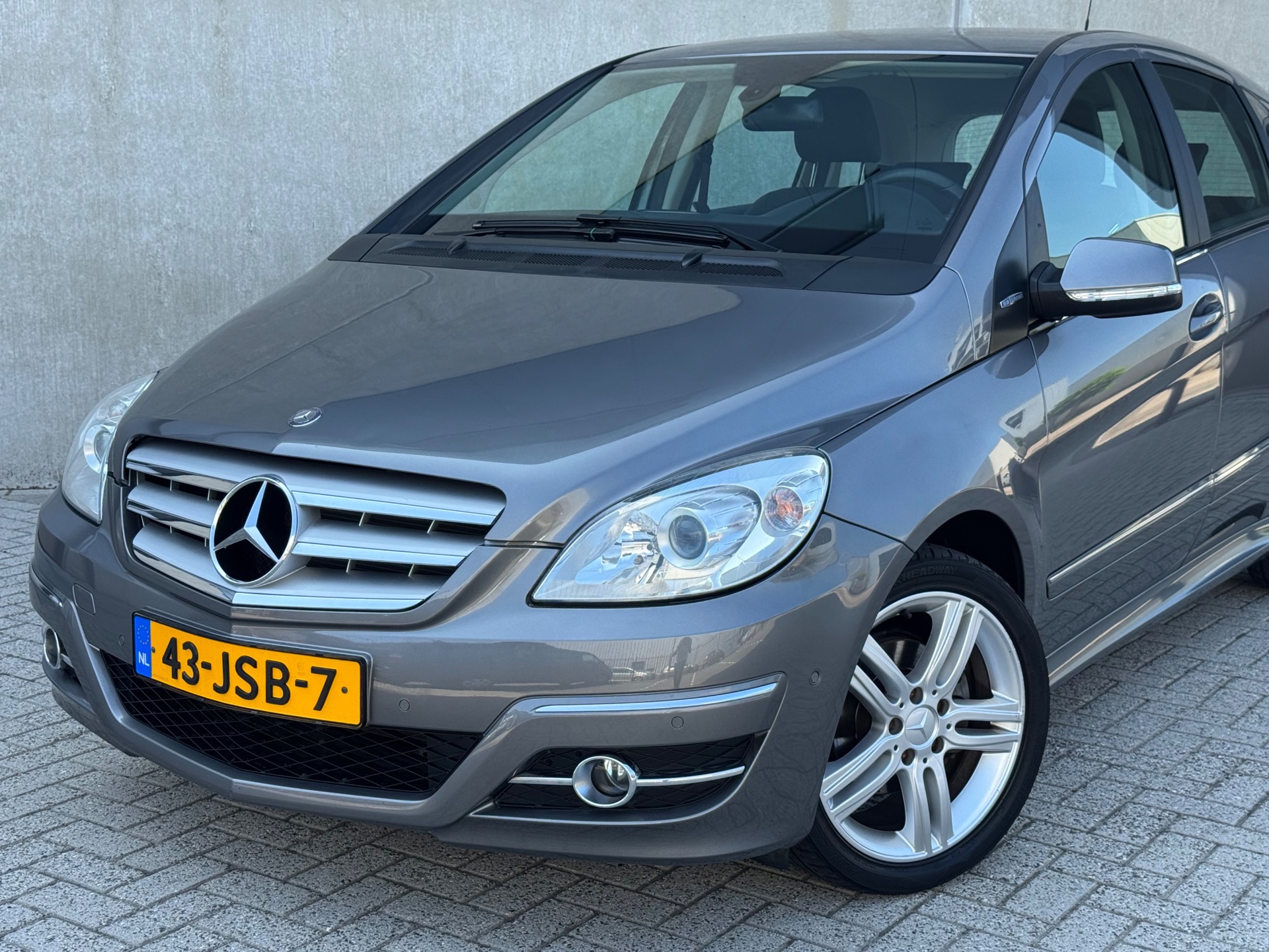 Foto van Mercedes-Benz B 180