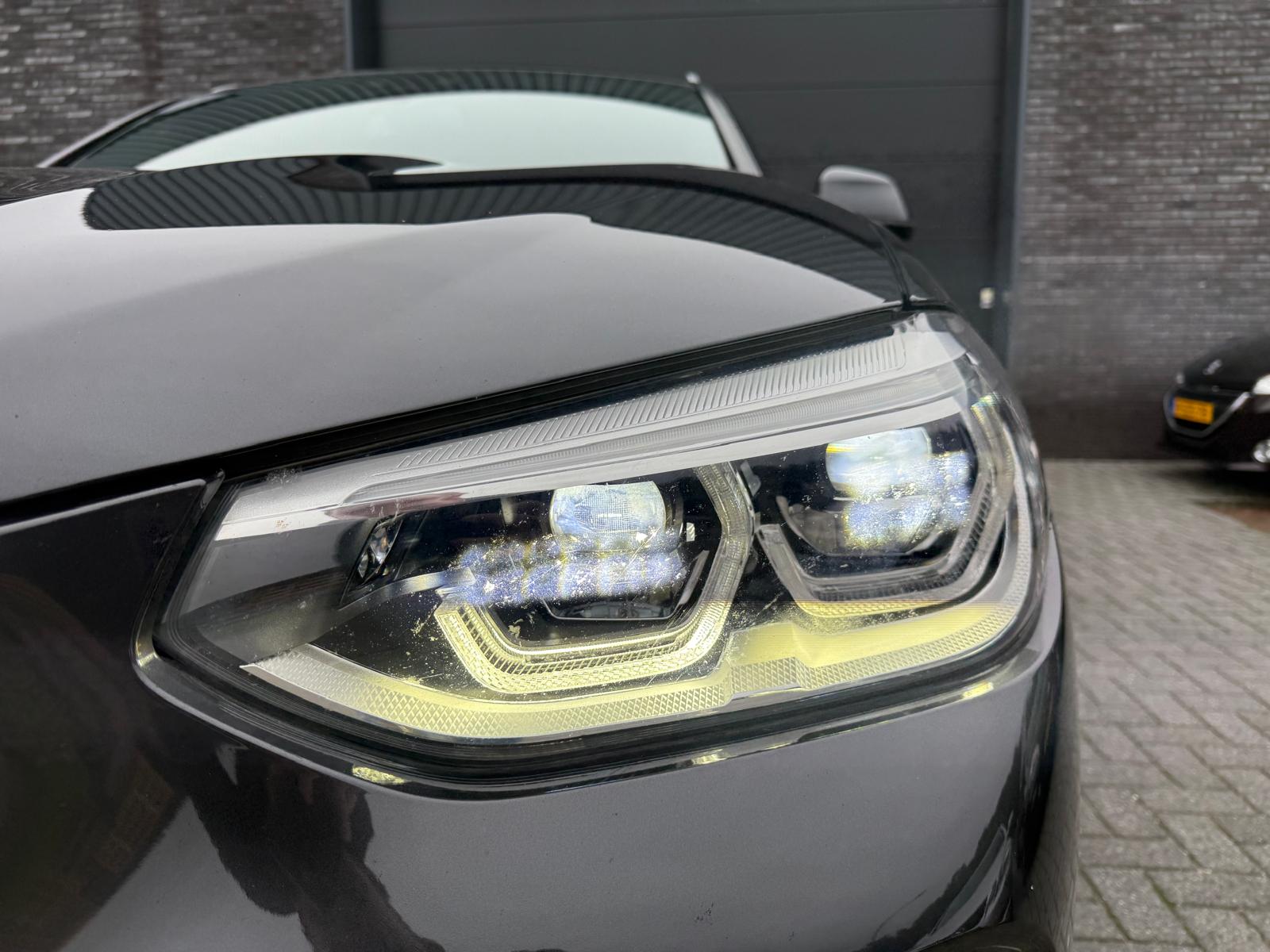 Foto van BMW X4 Xdrive20i