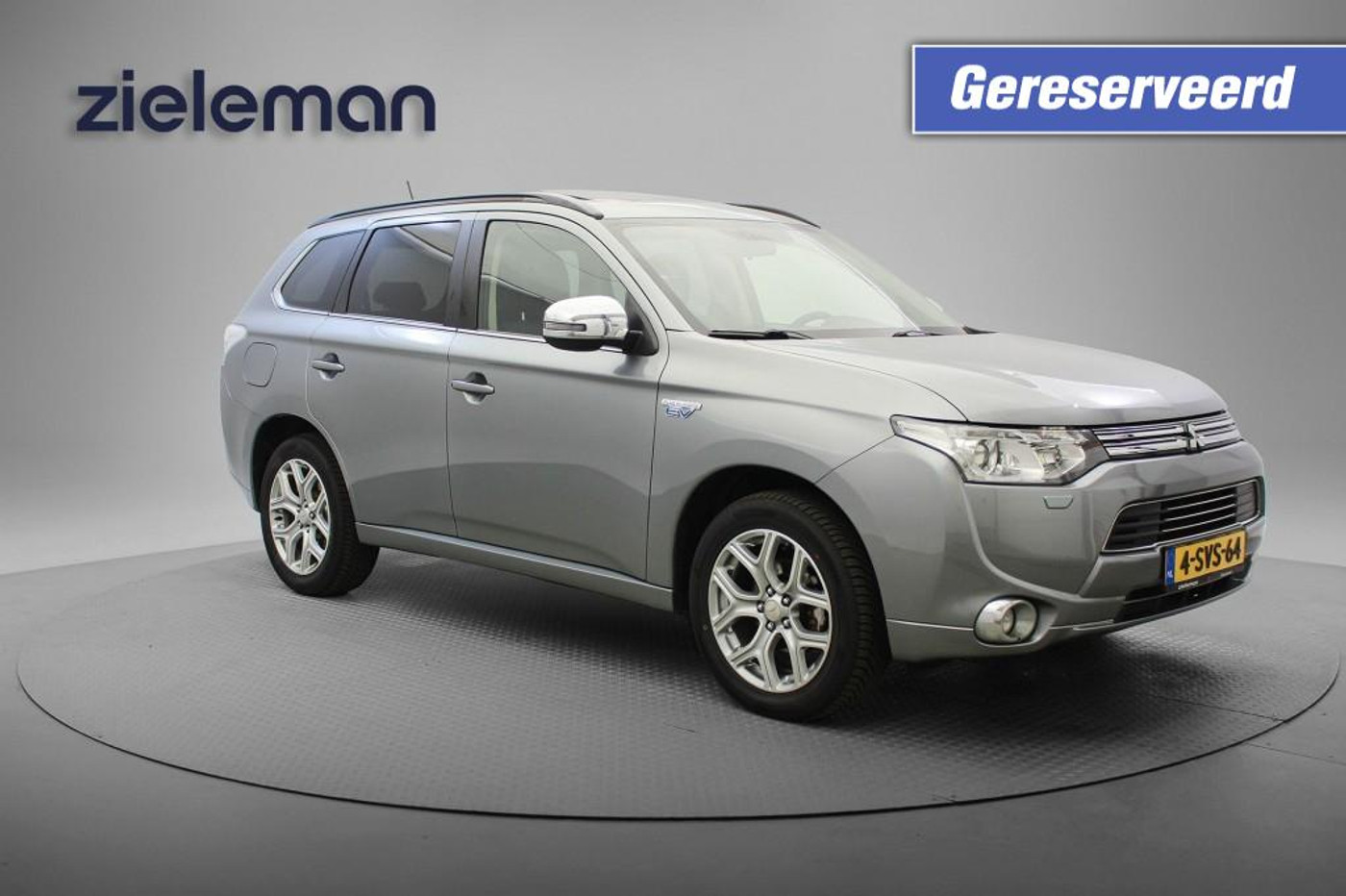 Mitsubishi Mitsubishi Outlander 2.0 PHEV Intense + - Carplay, Panorama, Camera, Leer, Stoelverw. Trekhaak 2013 - voorkant