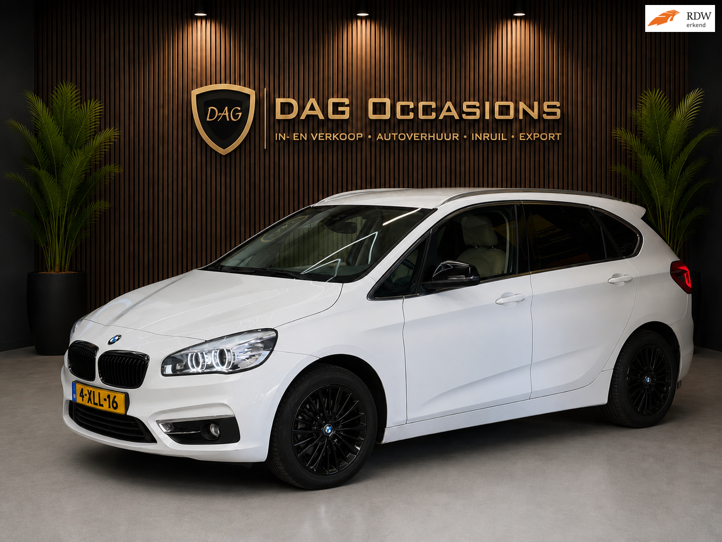 BMW 218i Active Tourer 218i Executive WEINIG KM|NAVI|XENON|PDC|LEER|TREKHAAK 2014 - voorkant