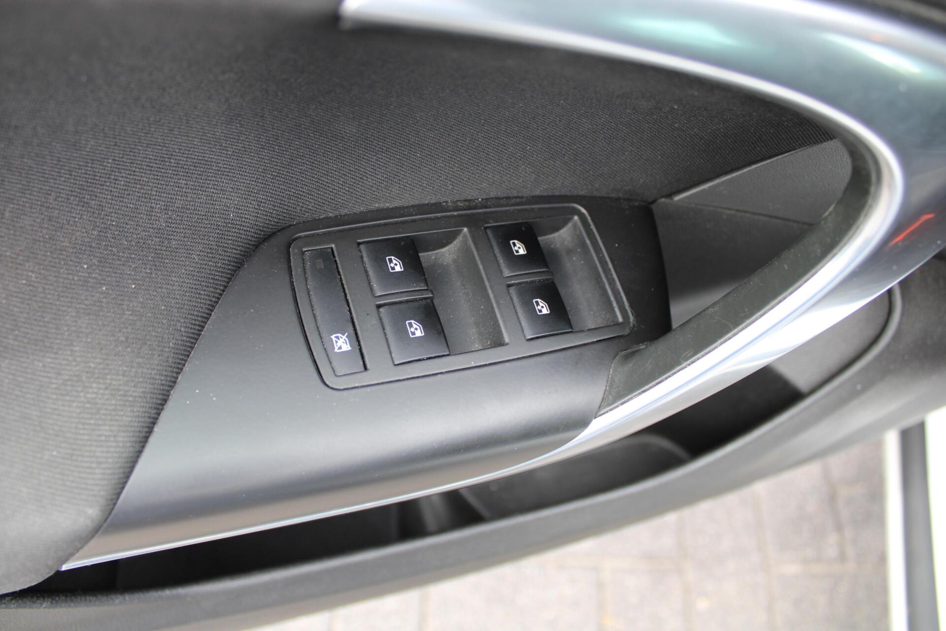 Foto van Opel Insignia Limousine NB