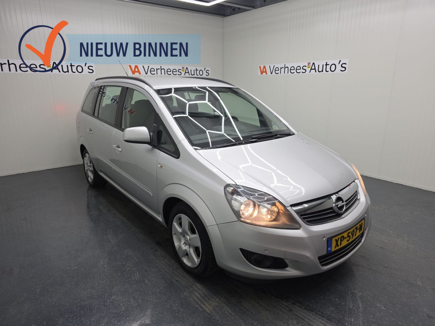 Opel Zafira 1.6 Cosmo 2013 - voorkant
