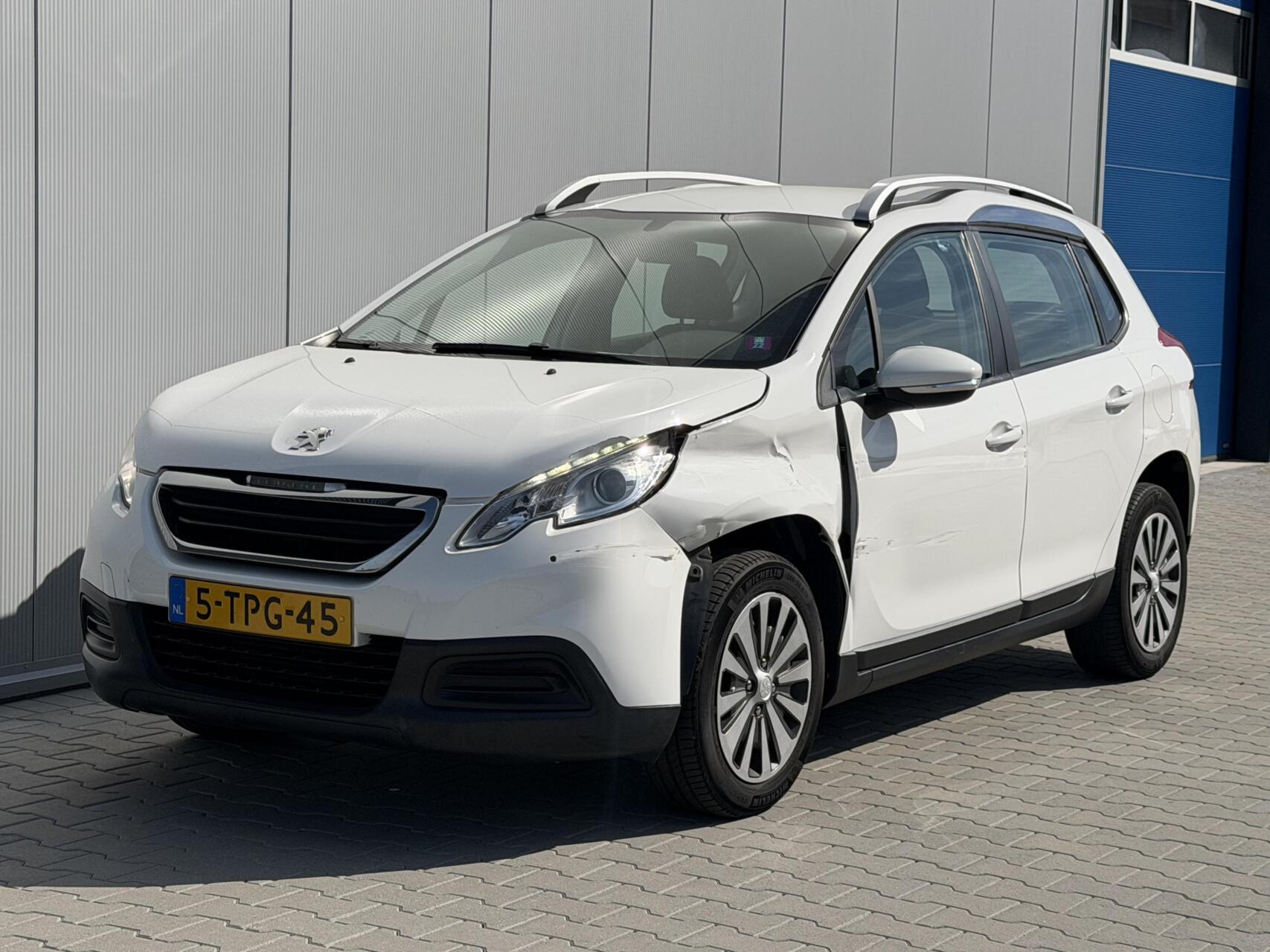 Peugeot 2008 1.2 VTi Active Pack Premium schade auto 2014 - voorkant
