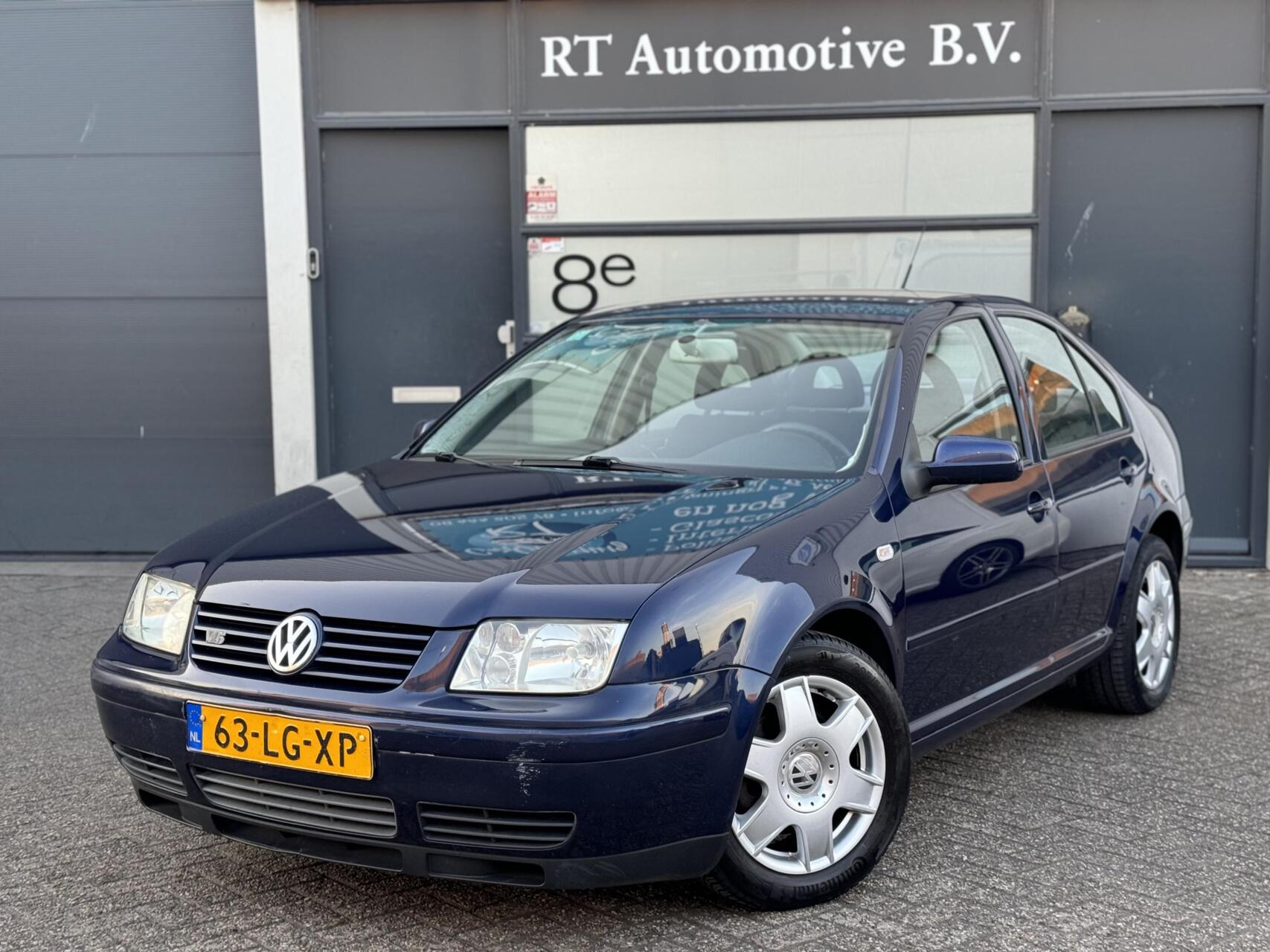 Volkswagen Bora 2.3 V5 Highline Clima / Trekhaak Automaat 2000 - voorkant