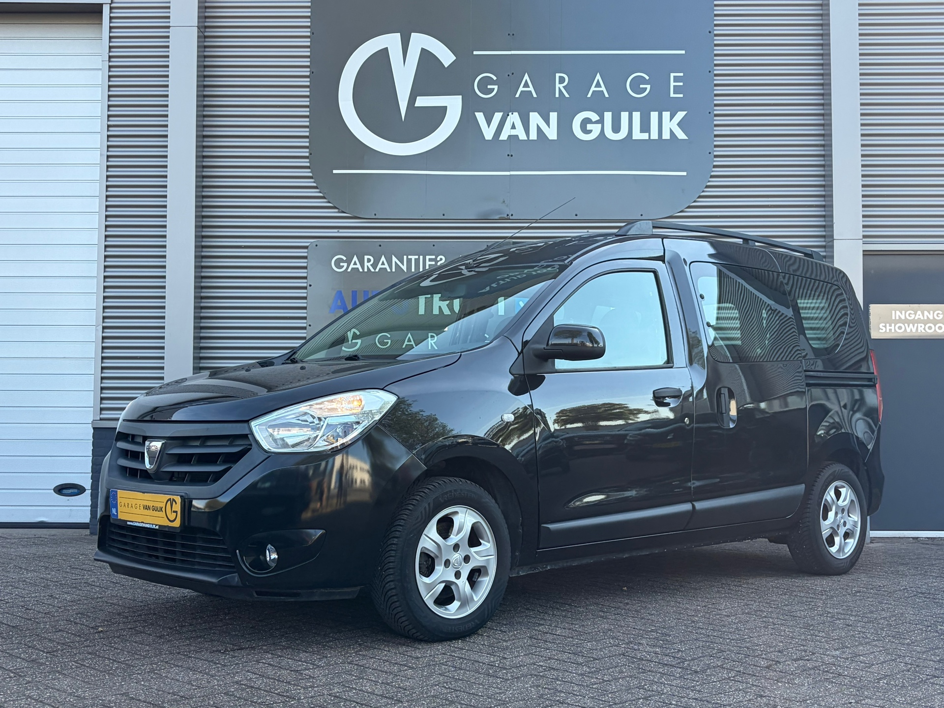 Dacia Dokker 1.2 TCe Lauréate 116PK Navi,Airco,Cruise,Isofix,Bluetooth,ElektrRamen+Spiegels,Parkeersensoren,Dakrail,Lmv 2015 - voorkant