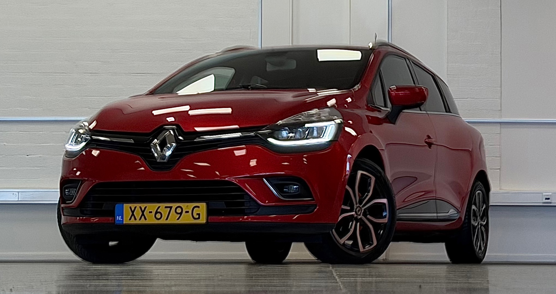 Renault Clio 0.9i TCe Intens 1e eigenaar Navigatie Climate Control 2019 - voorkant