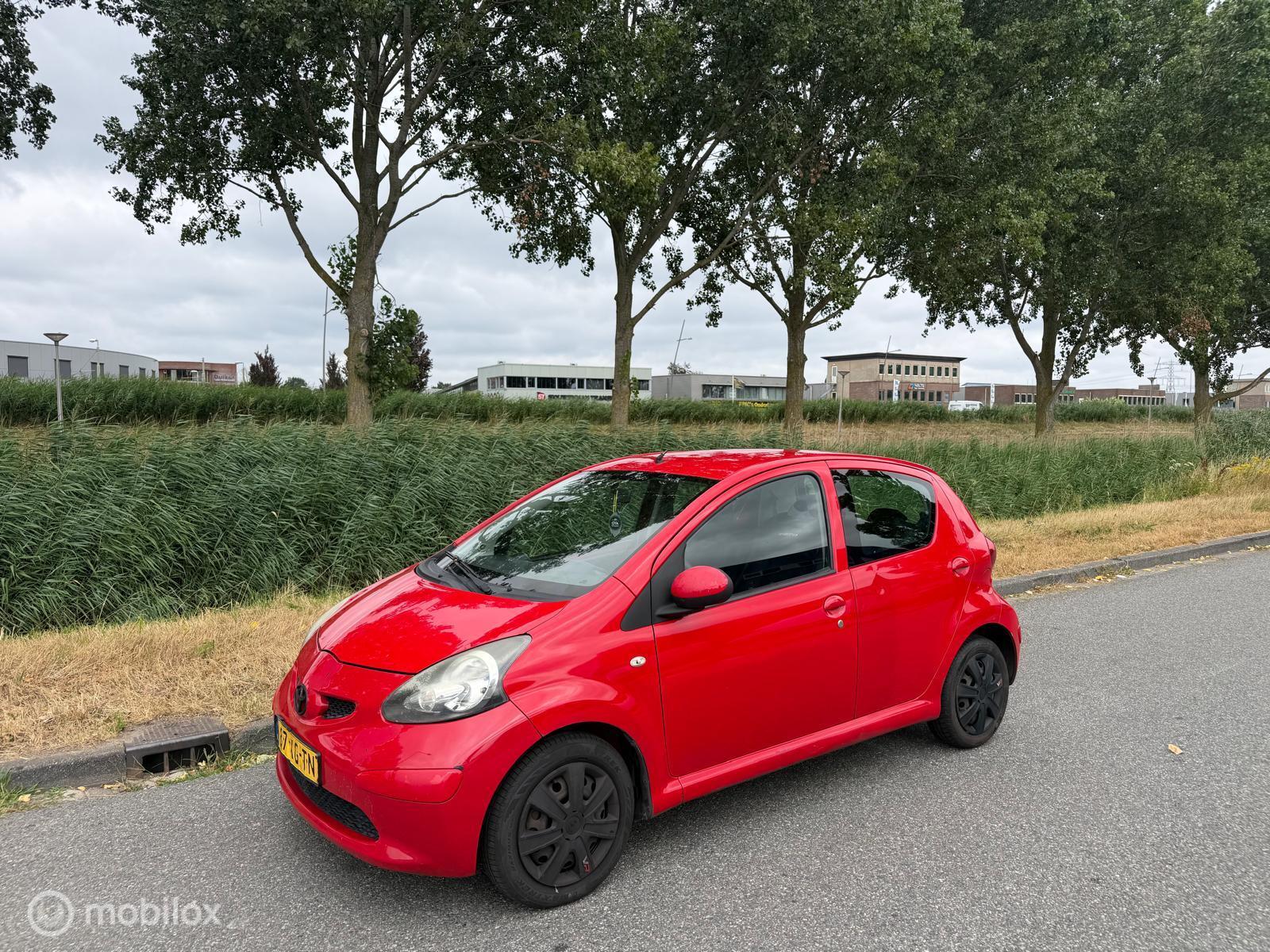 Toyota Toyota Aygo 1.0-12V + 2007 - voorkant