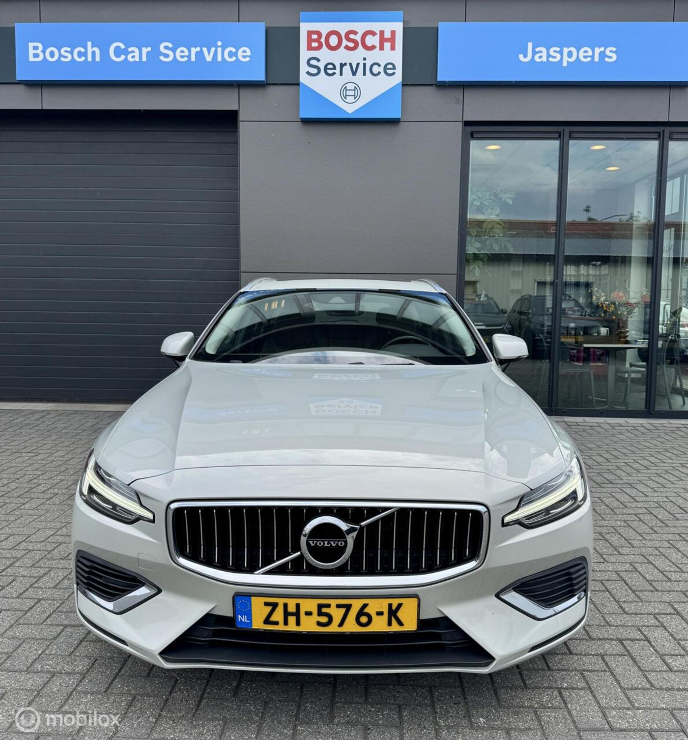 Foto van Volvo V60 T8 Twin Engine