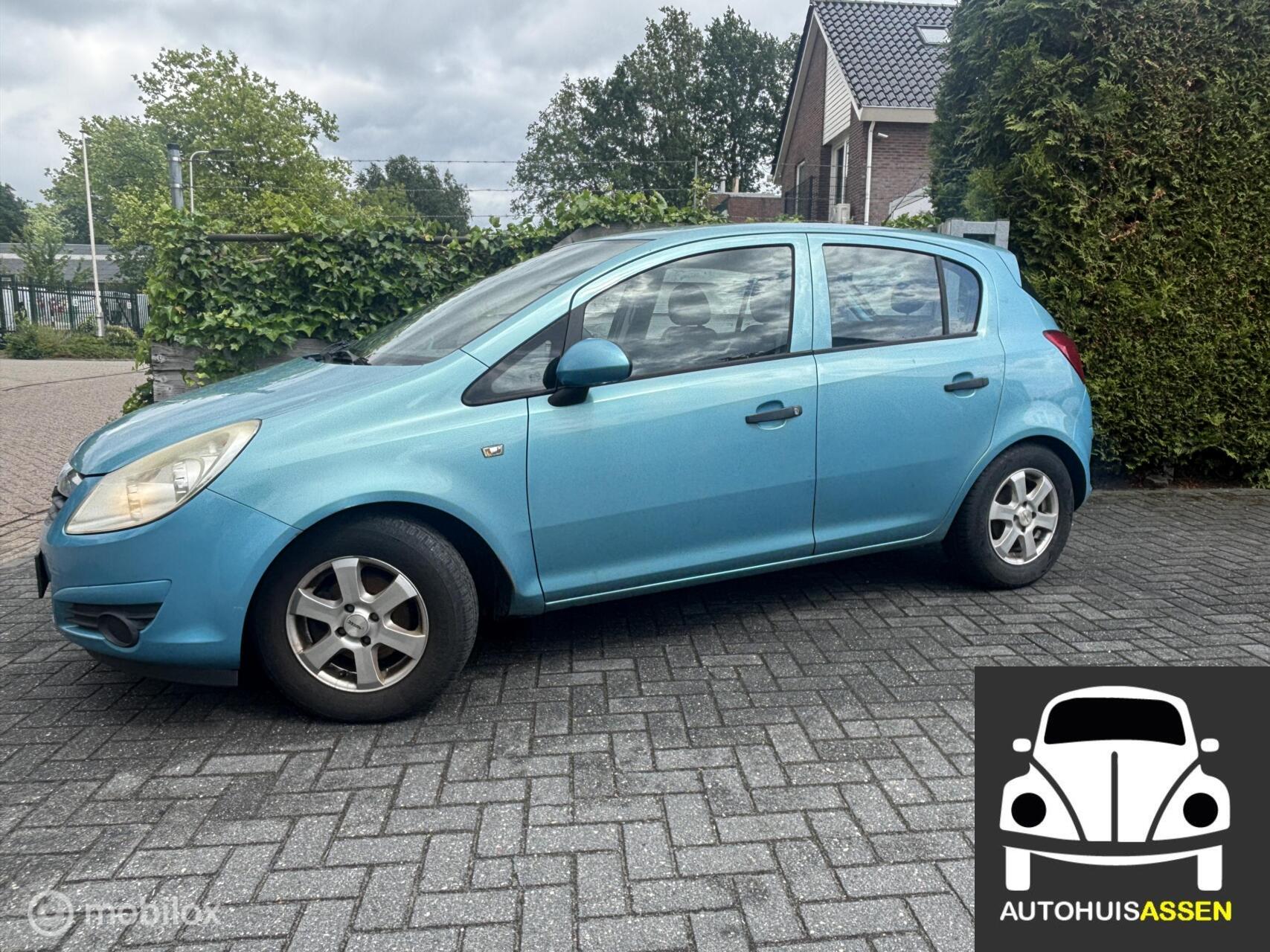 Opel Corsa 1.2-16V '111' Edition 2010 - voorkant