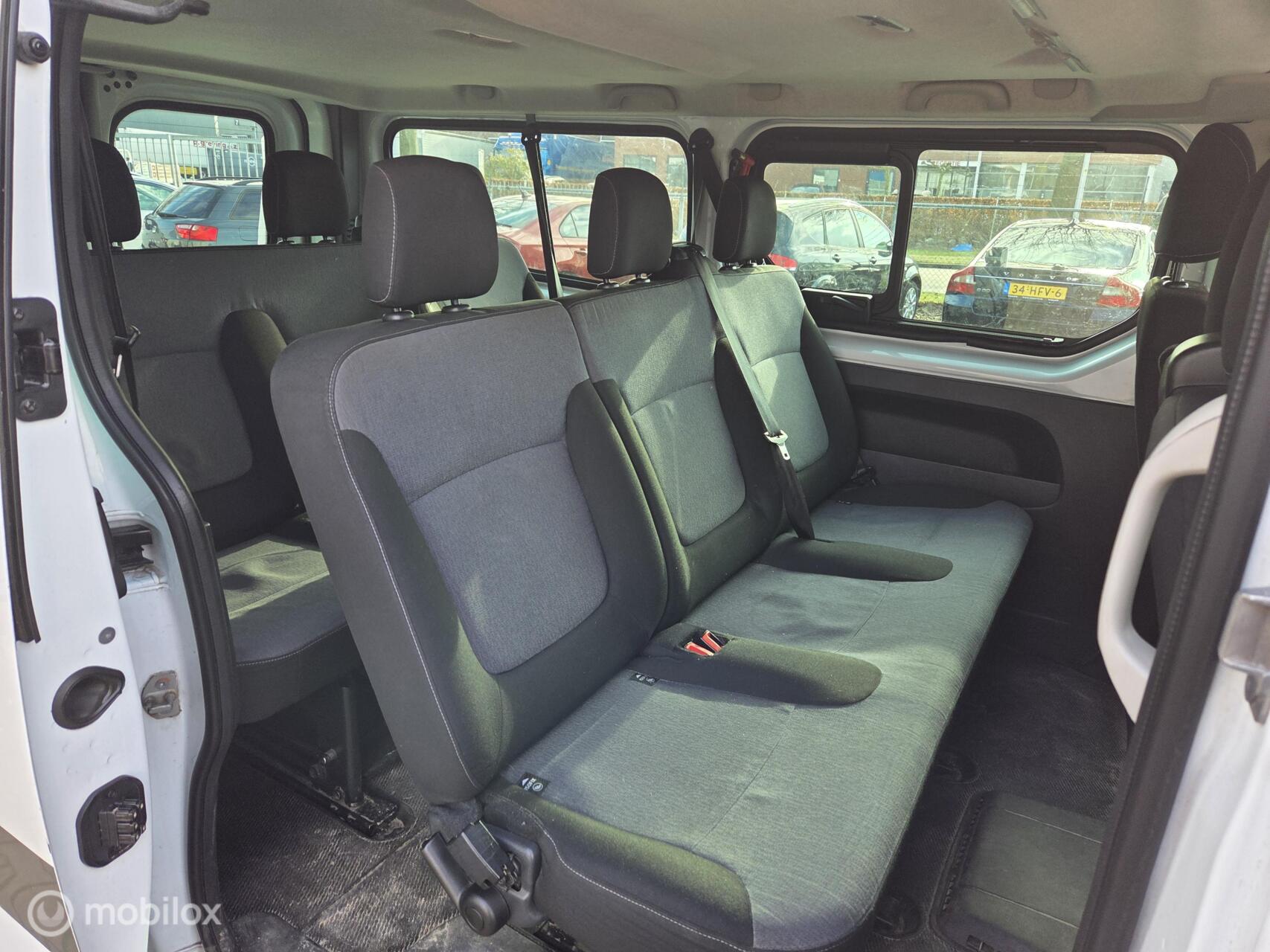 Foto van Opel Vivaro-b