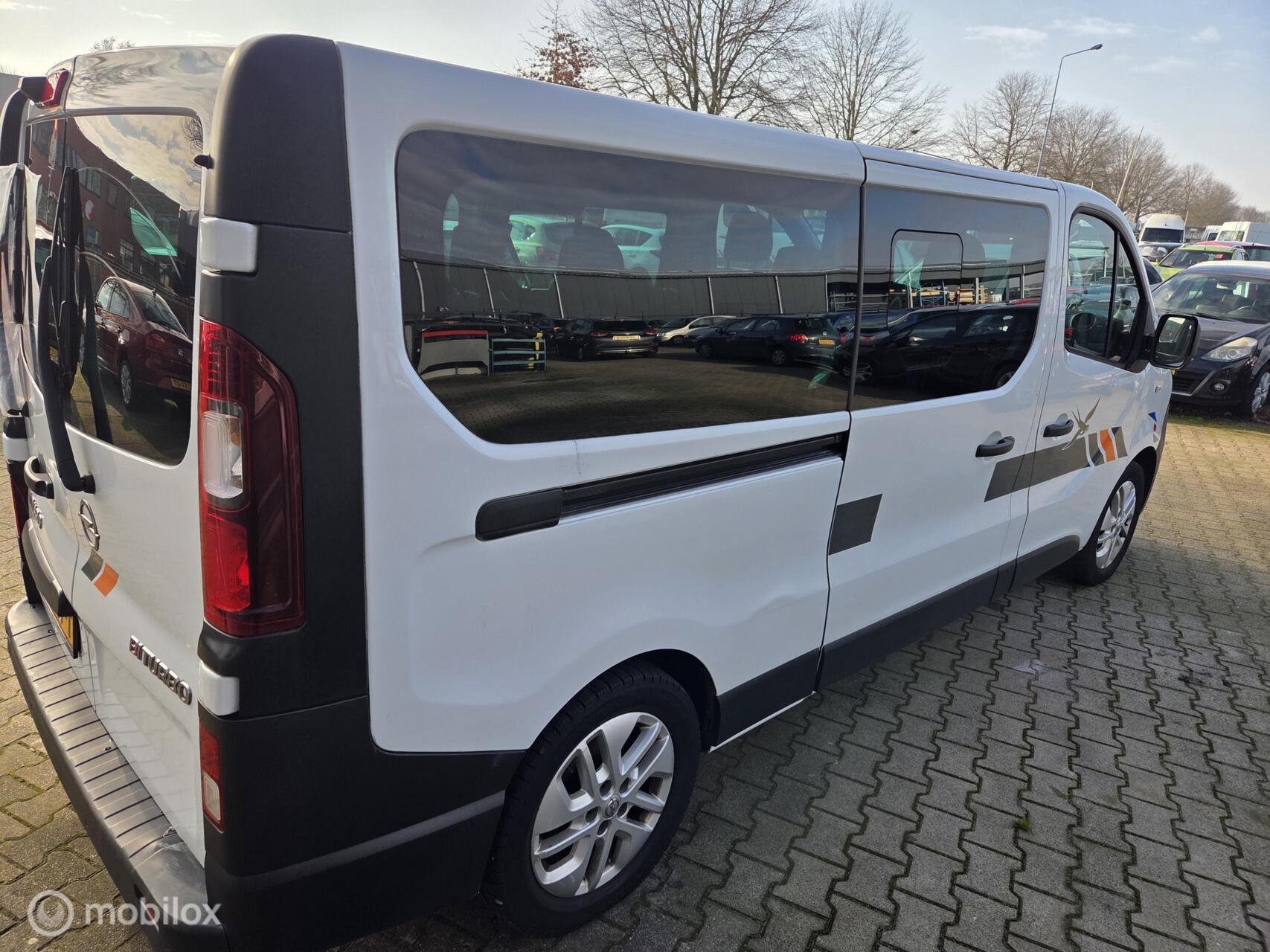 Foto van Opel Vivaro-b