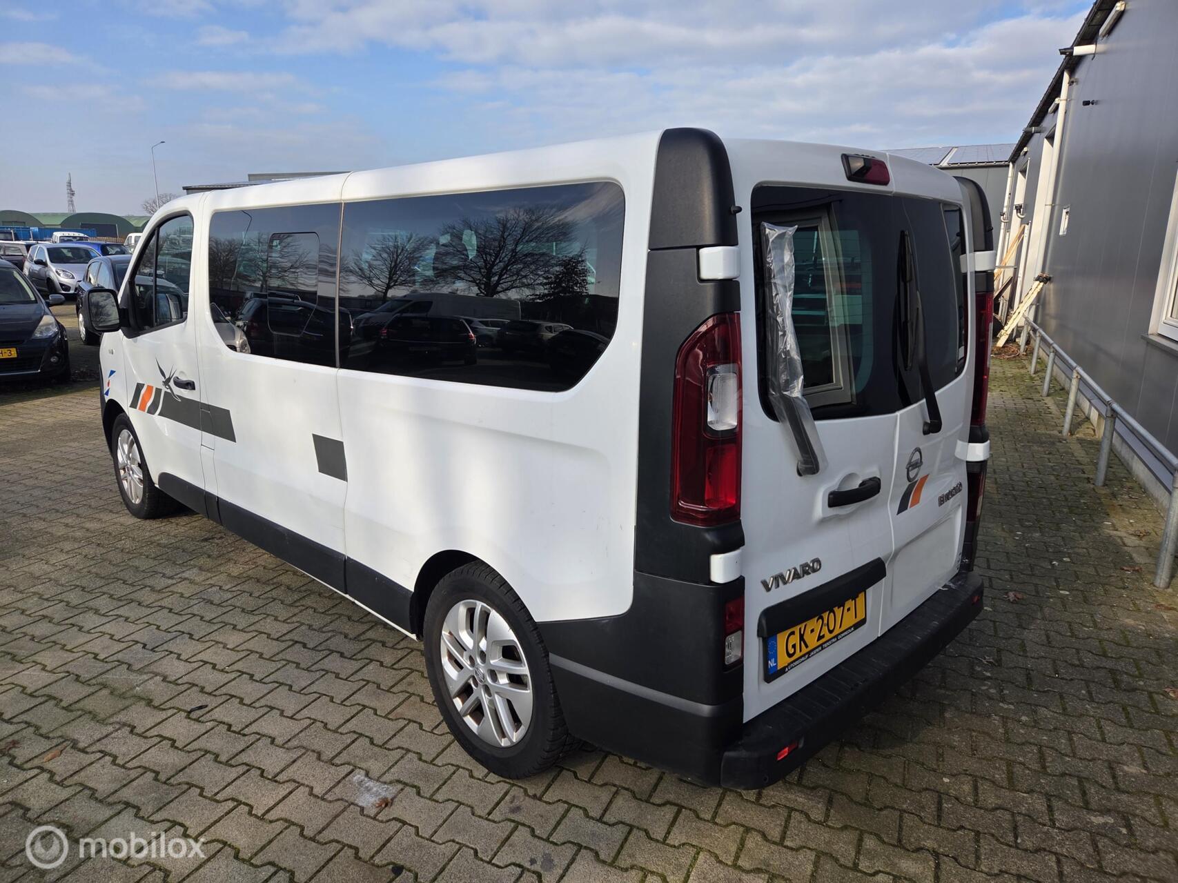 Foto van Opel Vivaro-b