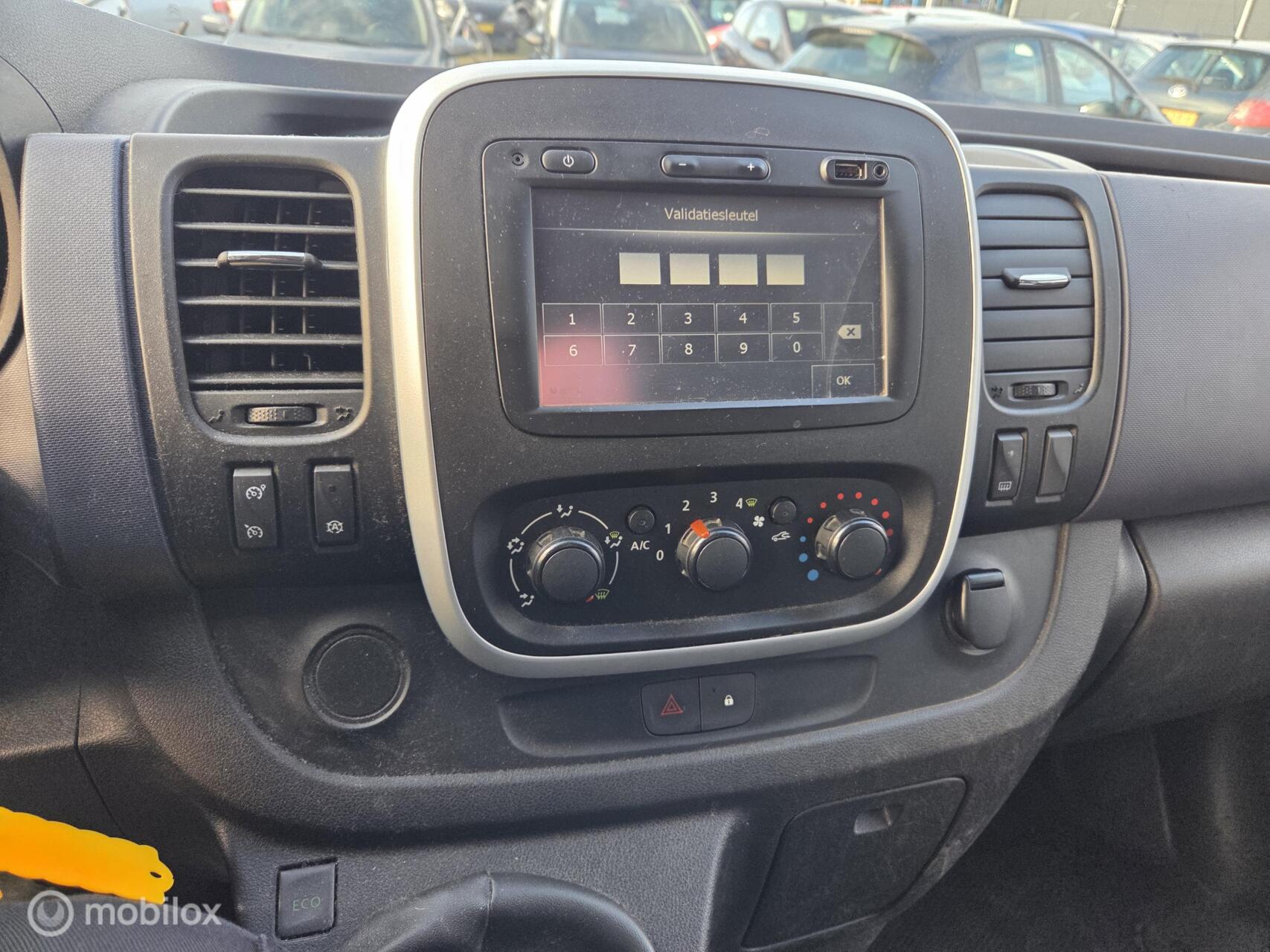 Foto van Opel Vivaro-b