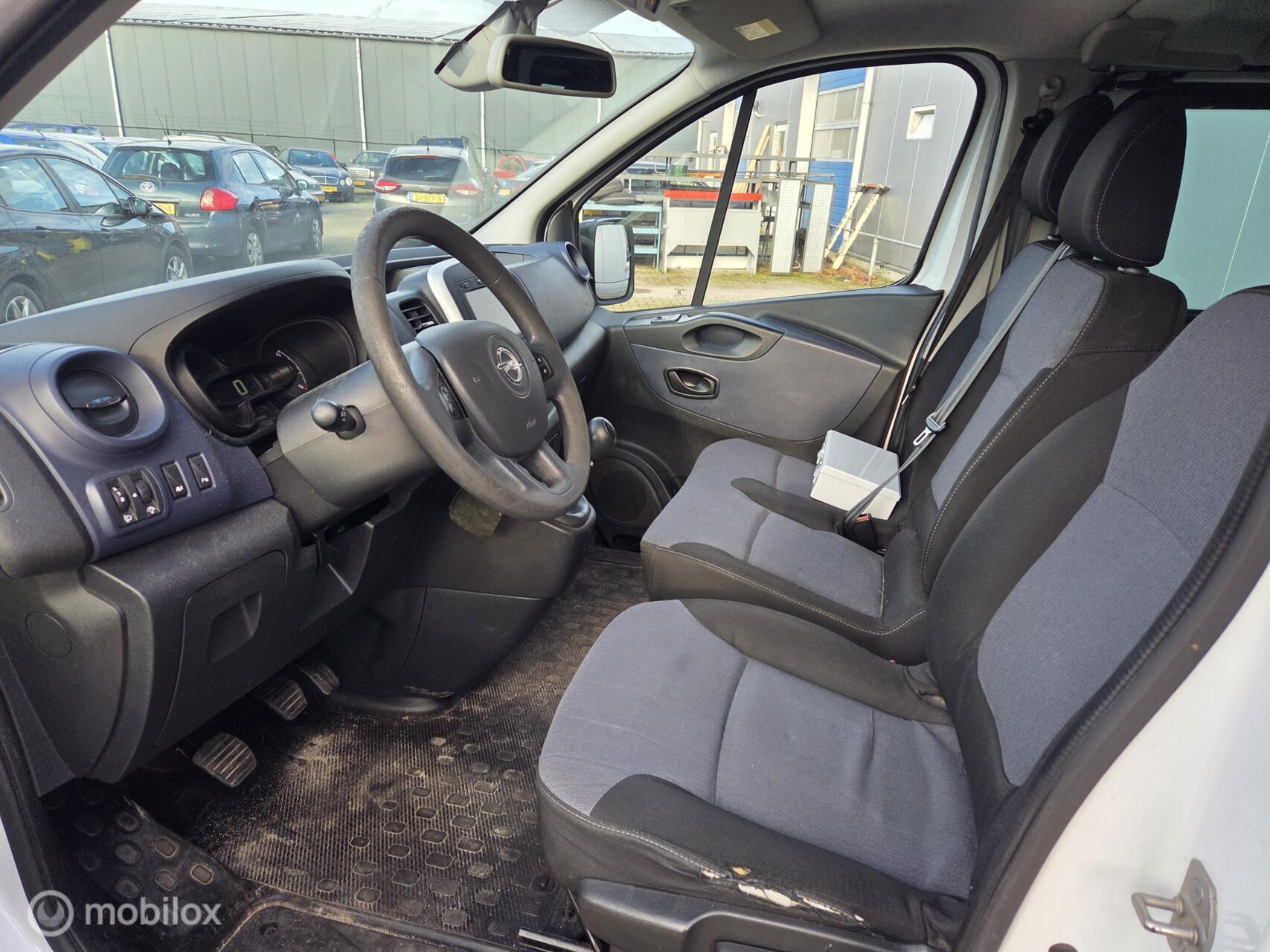 Foto van Opel Vivaro-b