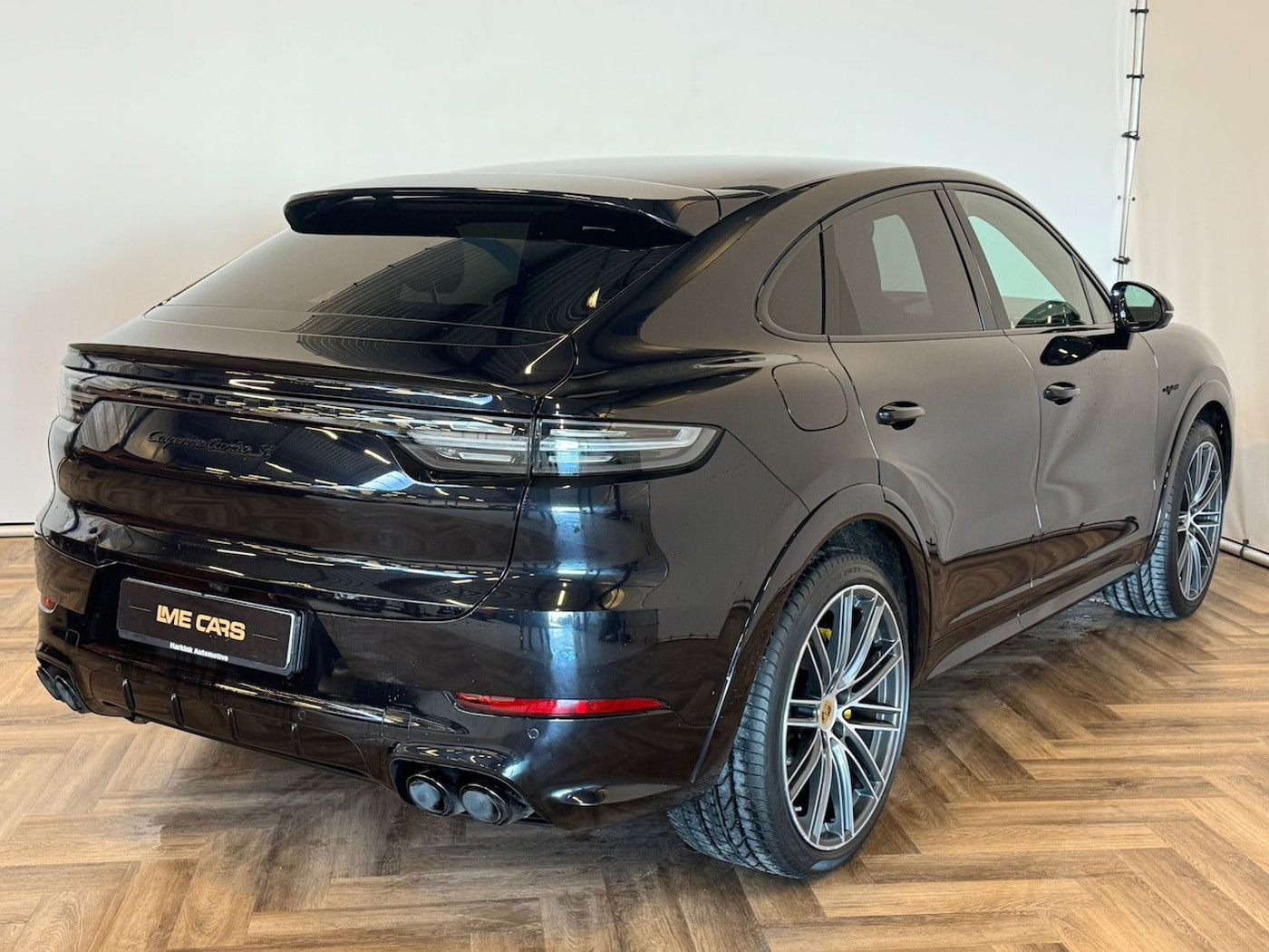 Foto van Porsche Cayenne Turbo S E-hybrid