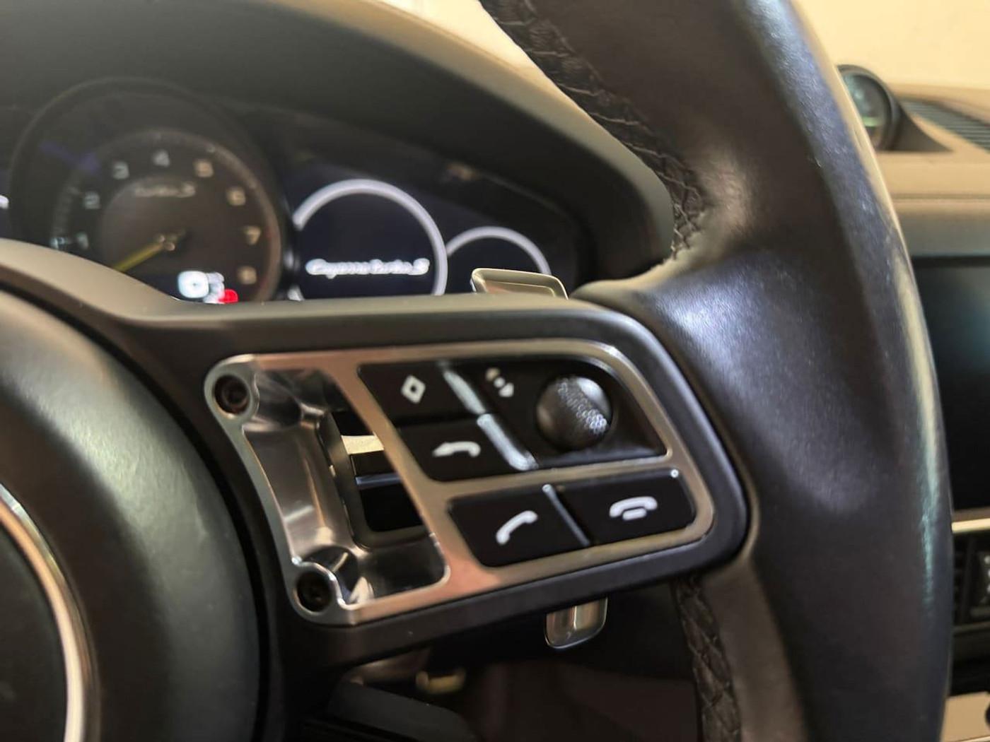 Foto van Porsche Cayenne Turbo S E-hybrid