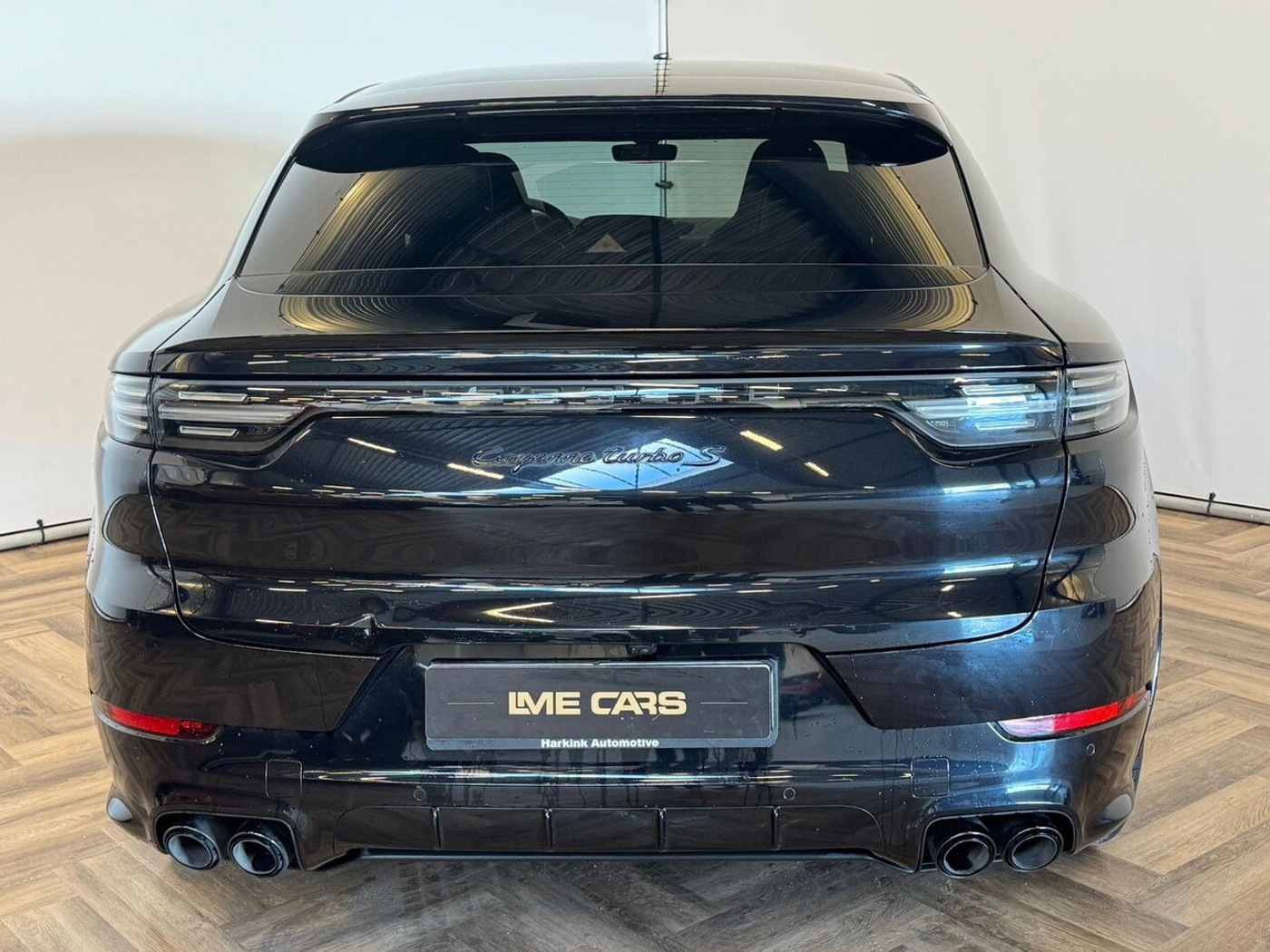 Foto van Porsche Cayenne Turbo S E-hybrid