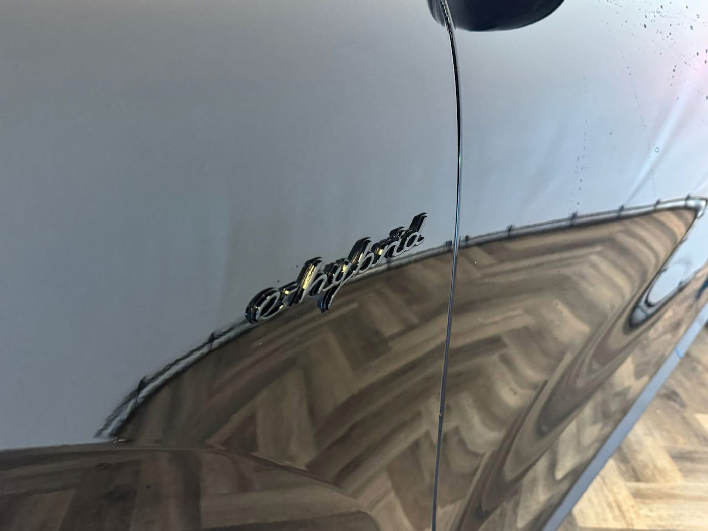 Foto van Porsche Cayenne Turbo S E-hybrid