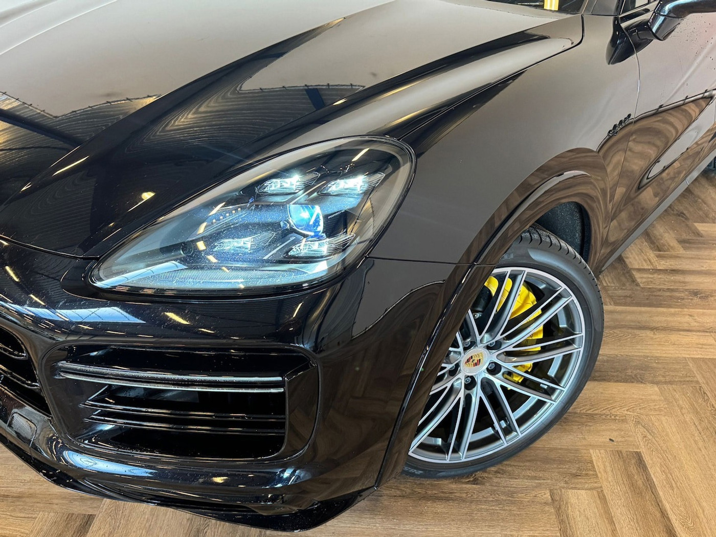 Foto van Porsche Cayenne Turbo S E-hybrid