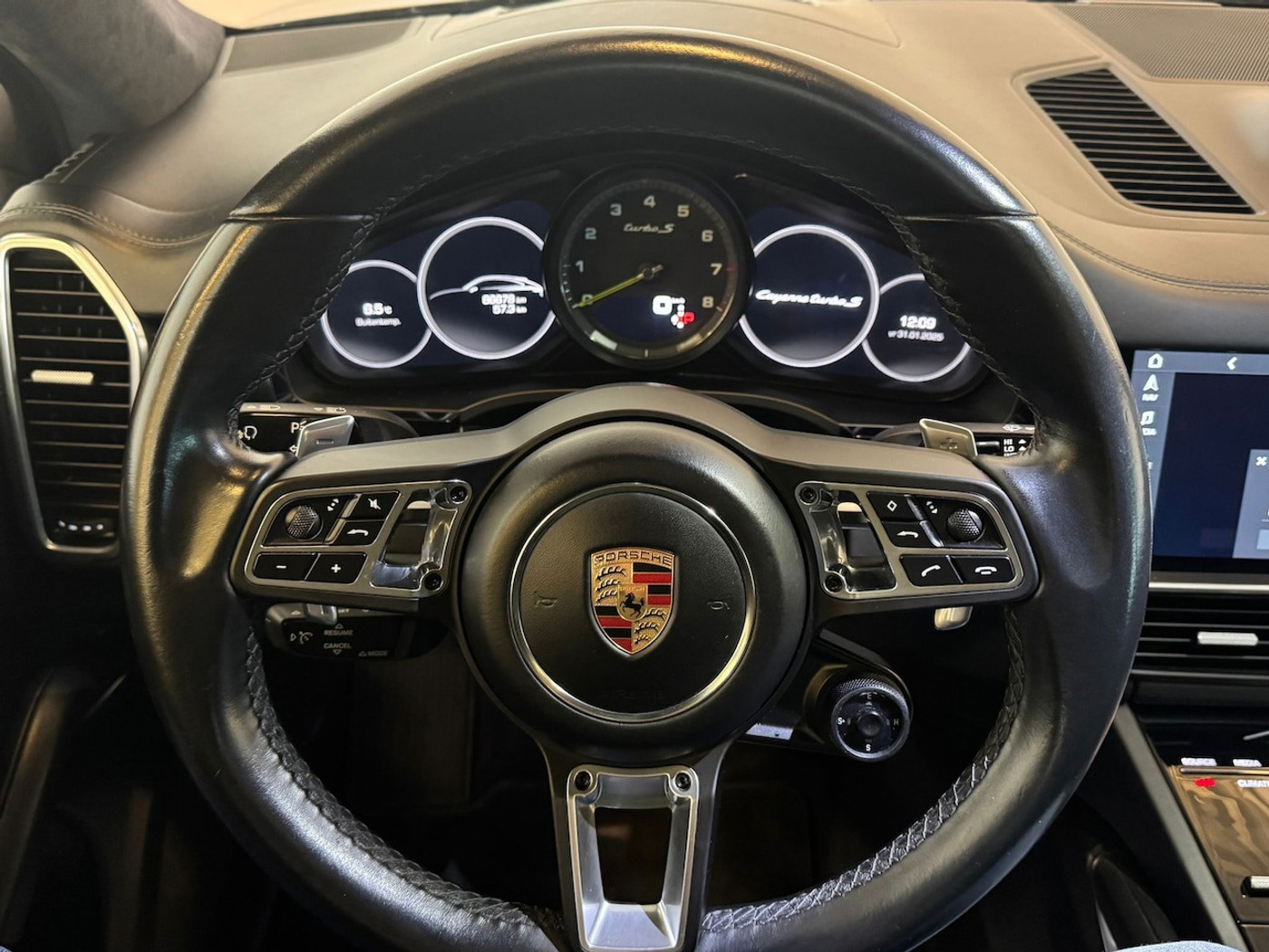 Foto van Porsche Cayenne Turbo S E-hybrid