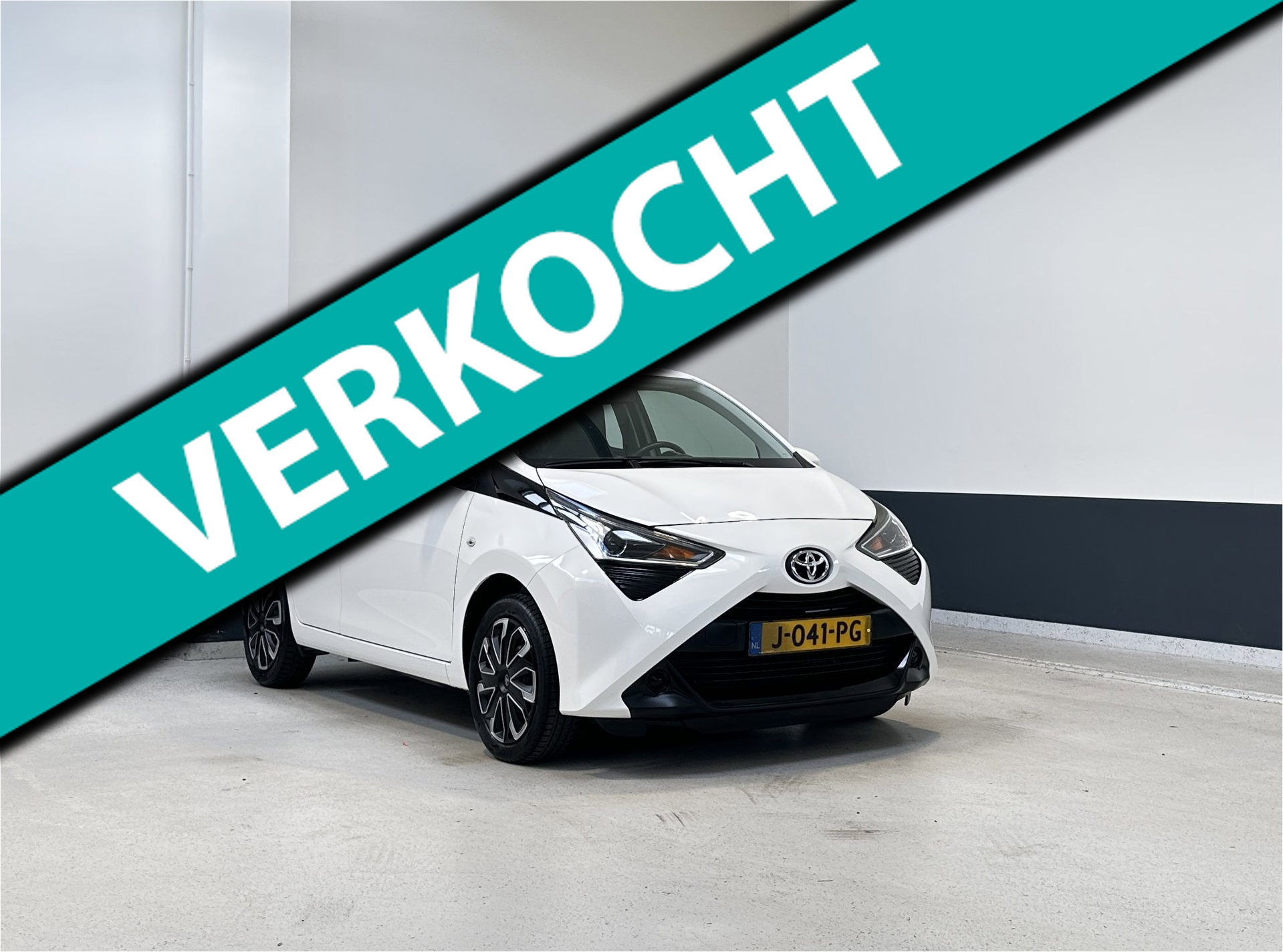 Toyota Toyota Aygo 1.0 VVT-i x-play limited | NL | Carplay/ Android Auto | Camera | 2 Eig | 2020 - voorkant