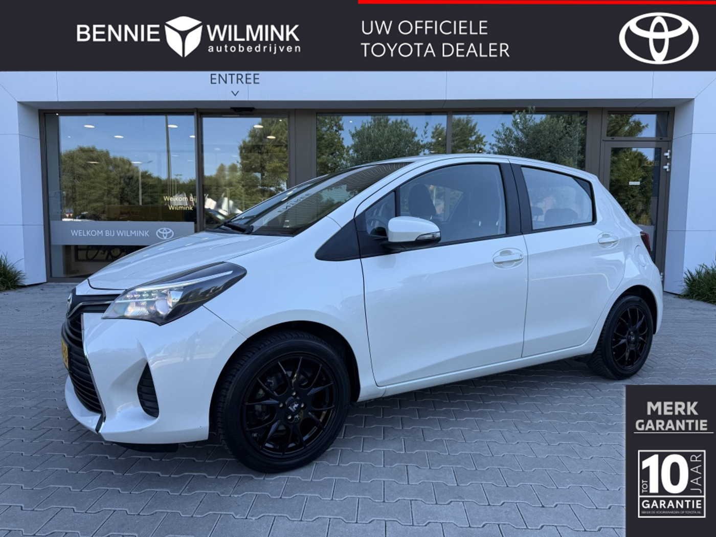 Toyota Toyota Yaris 1.3 VVT-i Aspiration | Trekhaak | All Seasons 2016 - voorkant